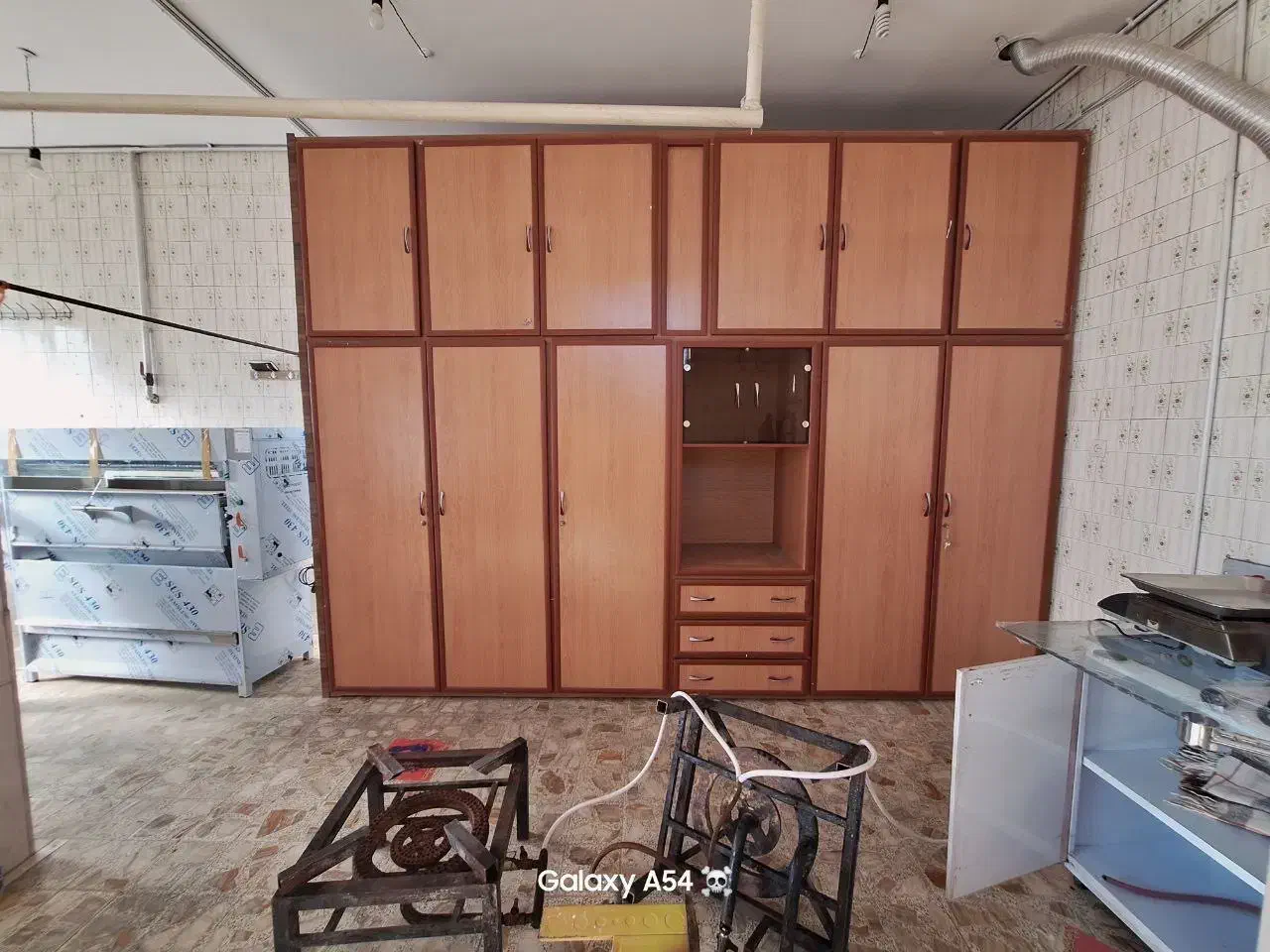 فروش یک سرویس بهداشتی کانکسی و یک کمد دیواری|لوازم سرویس بهداشتی|شهرکرد, |دیوار