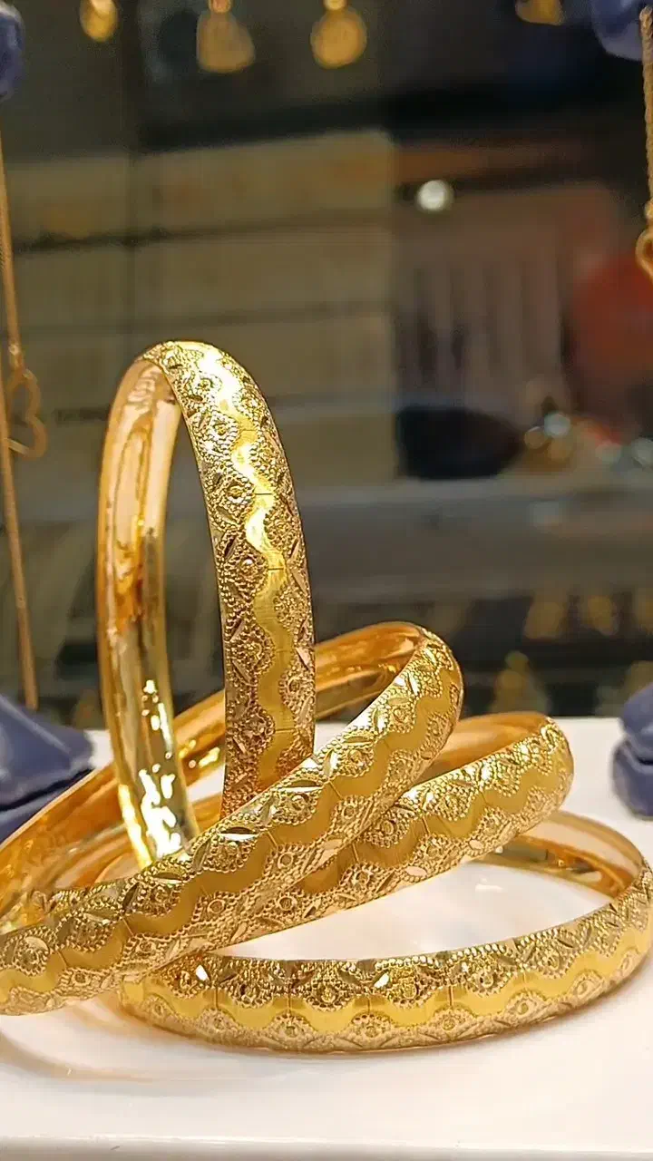 تمامی طلا ویترین فقط و فقط از ۵ درصد طلا کم اجرت|جواهرات|اصفهان, لاله|دیوار