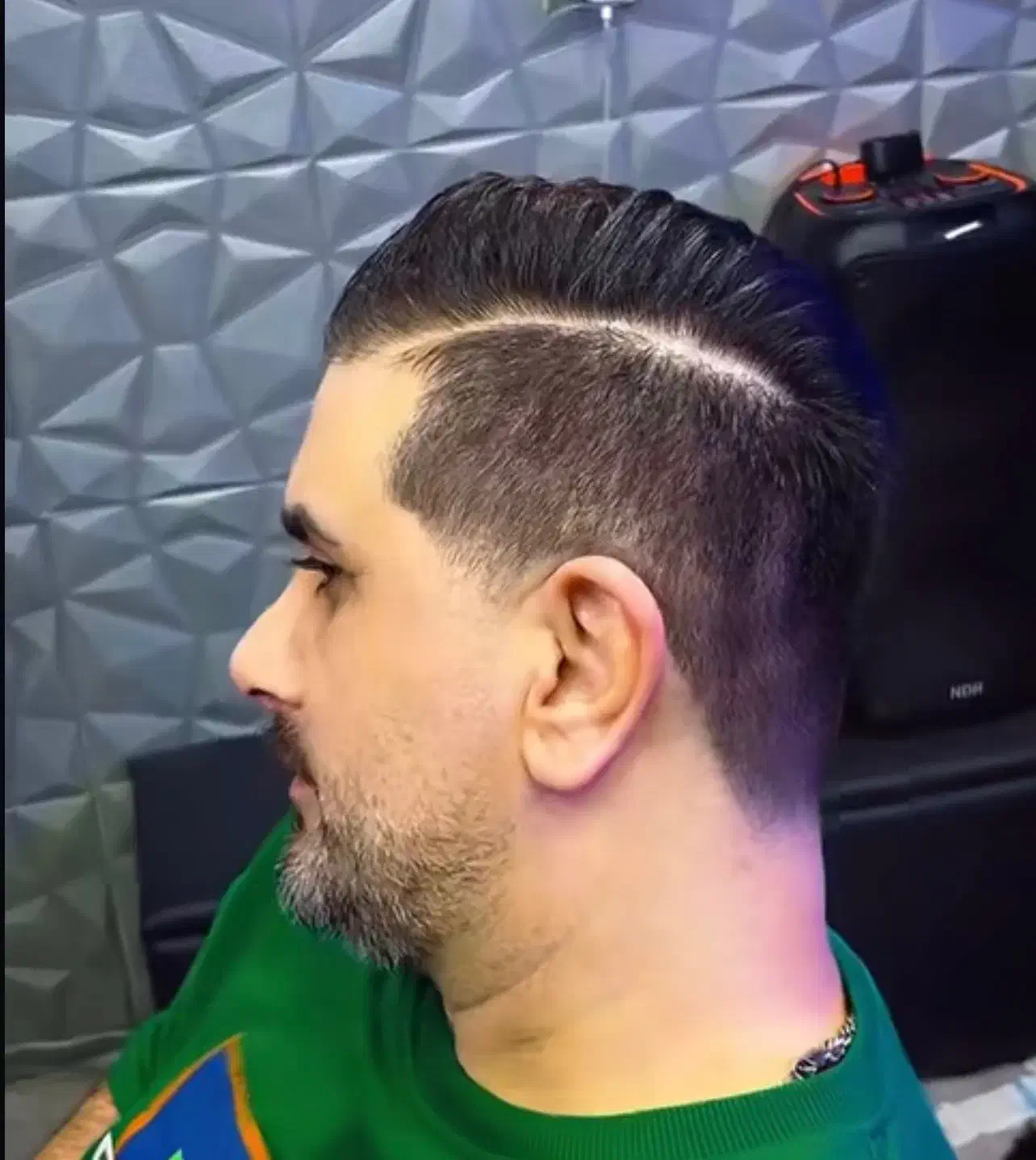 اصلاح حرفه ای مردانه (( با قیمت کاملا مناسب))|خدمات آرایشگری و زیبایی|رشت, معلم|دیوار