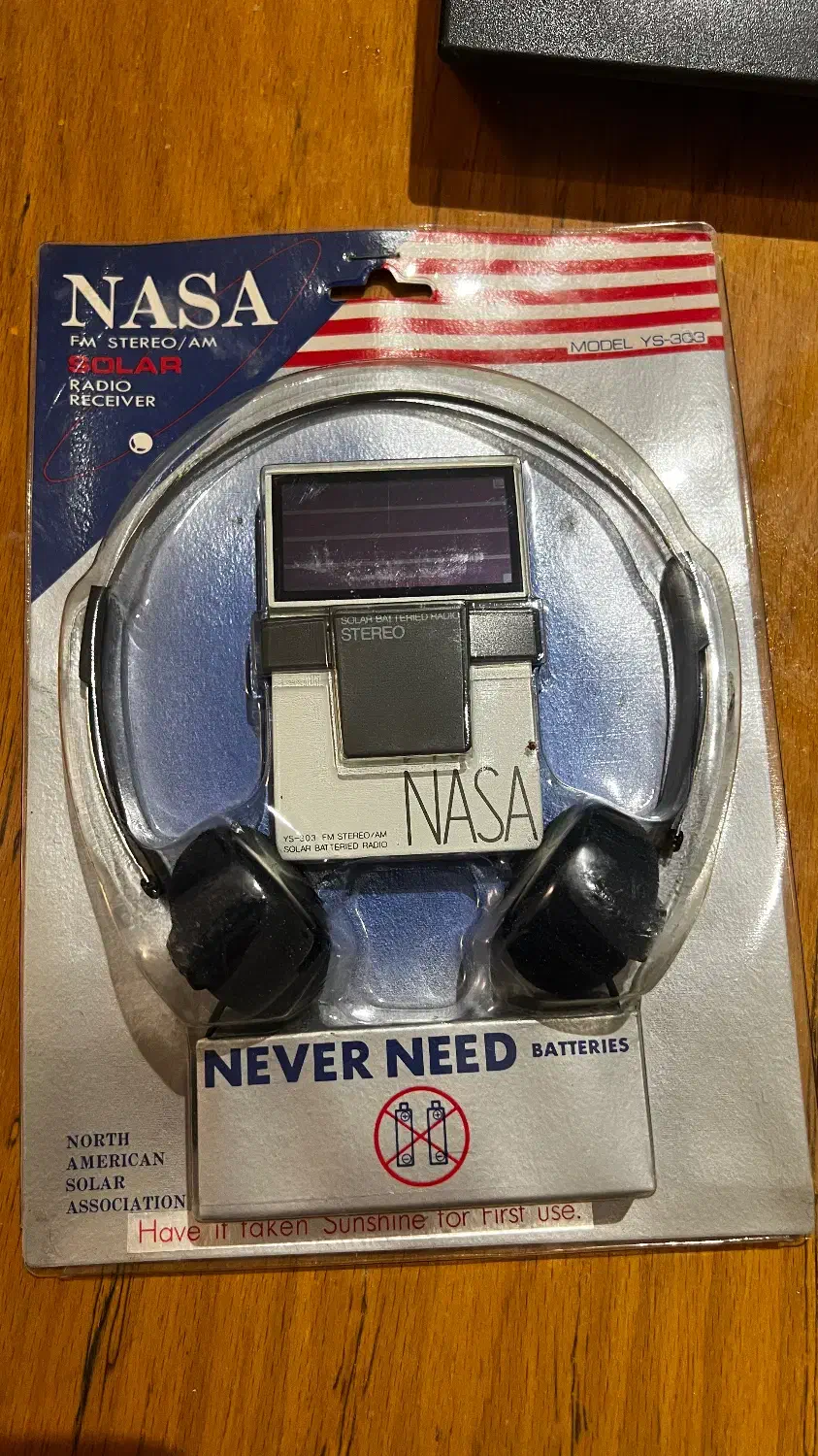 رادیو خورشیدی دهه ۷۰ آمریکایی اصلی|کلکسیون اشیاء عتیقه|شیراز, چوگیاه‎|دیوار