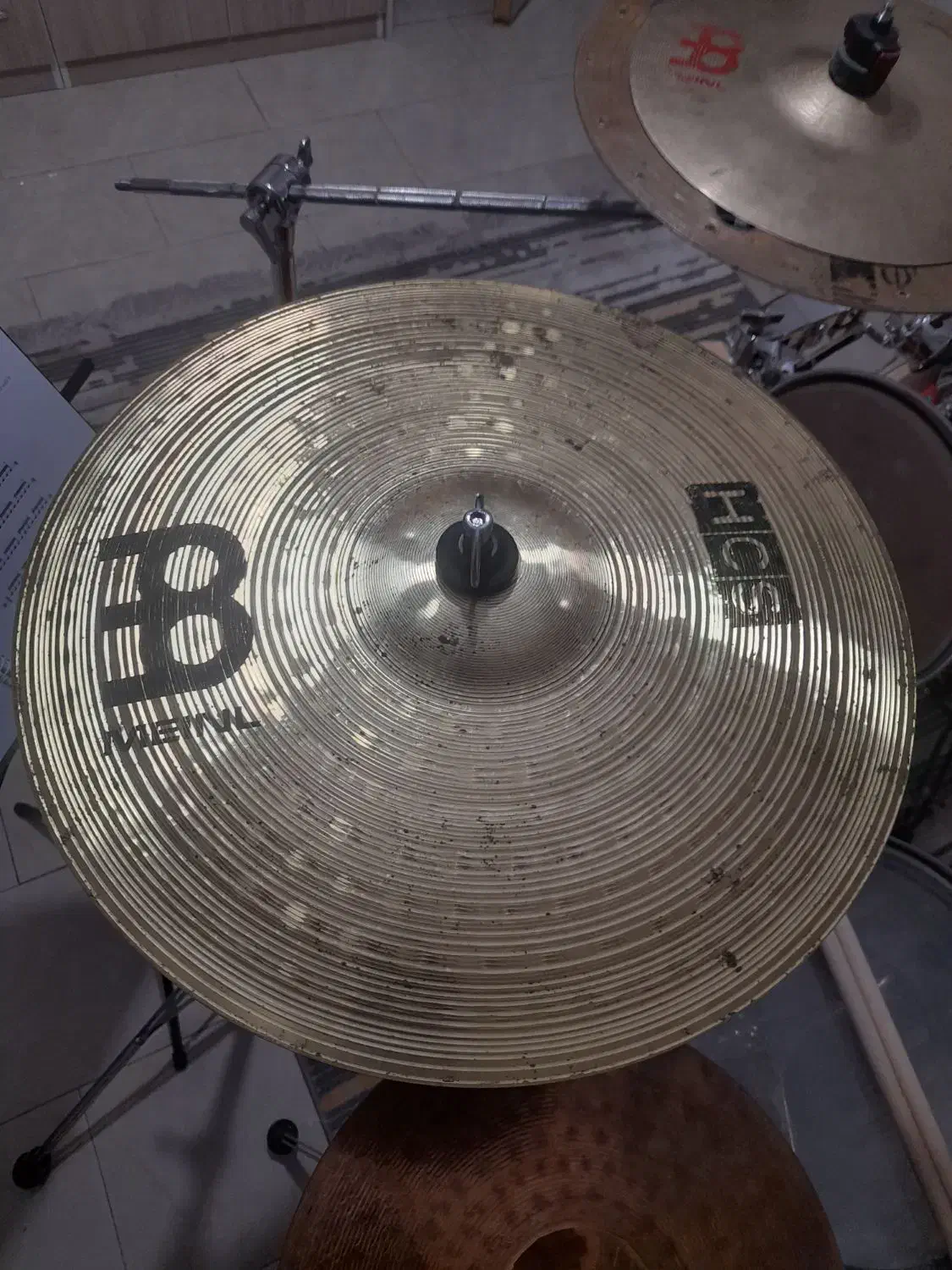 سنج کرش و راید ماینل|درام و پرکاشن|ری, علایین|دیوار