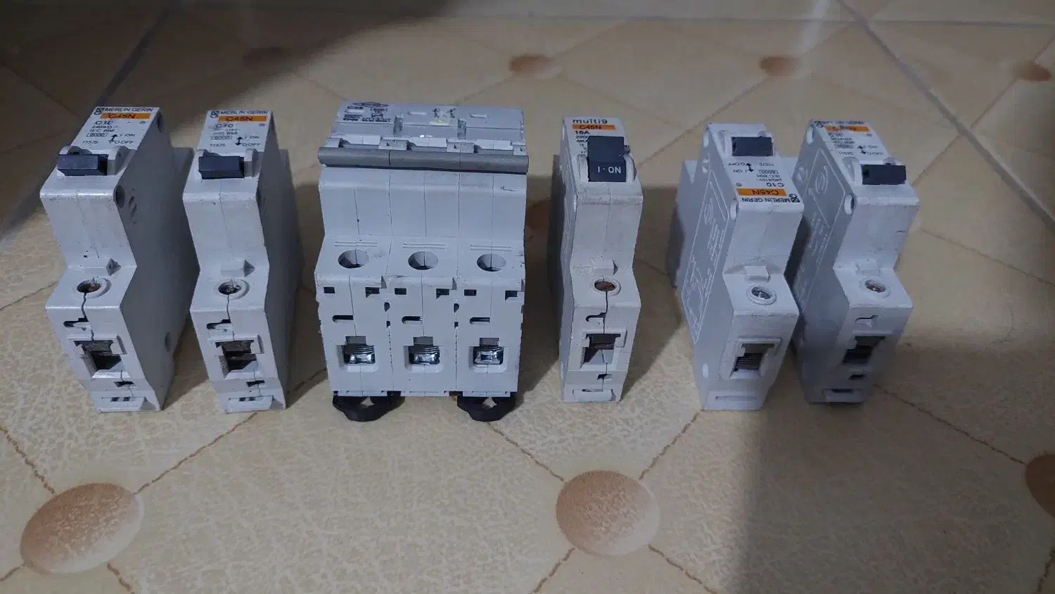 فیوز تک فاز و ۳ فاز|مصالح و تجهیزات ساختمان|مشکیندشت, |دیوار