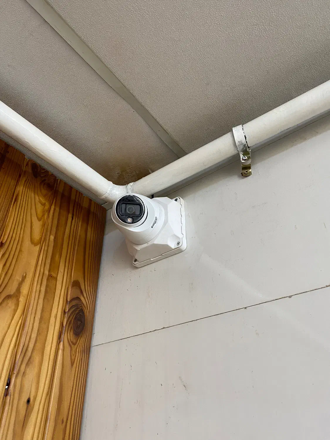 درب برقی ودوربین مداربسته|خدمات پیشه و مهارت|صدرا-فارس, فاز ۱|دیوار