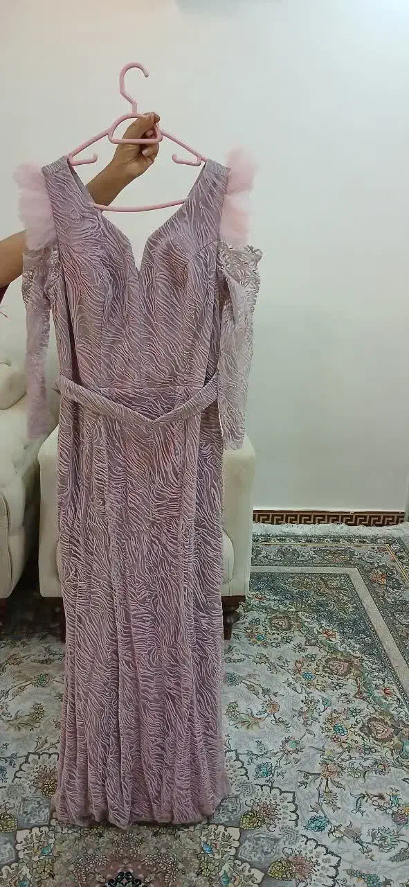 لباسهای زیبا ونو|لباس|بابل, |دیوار