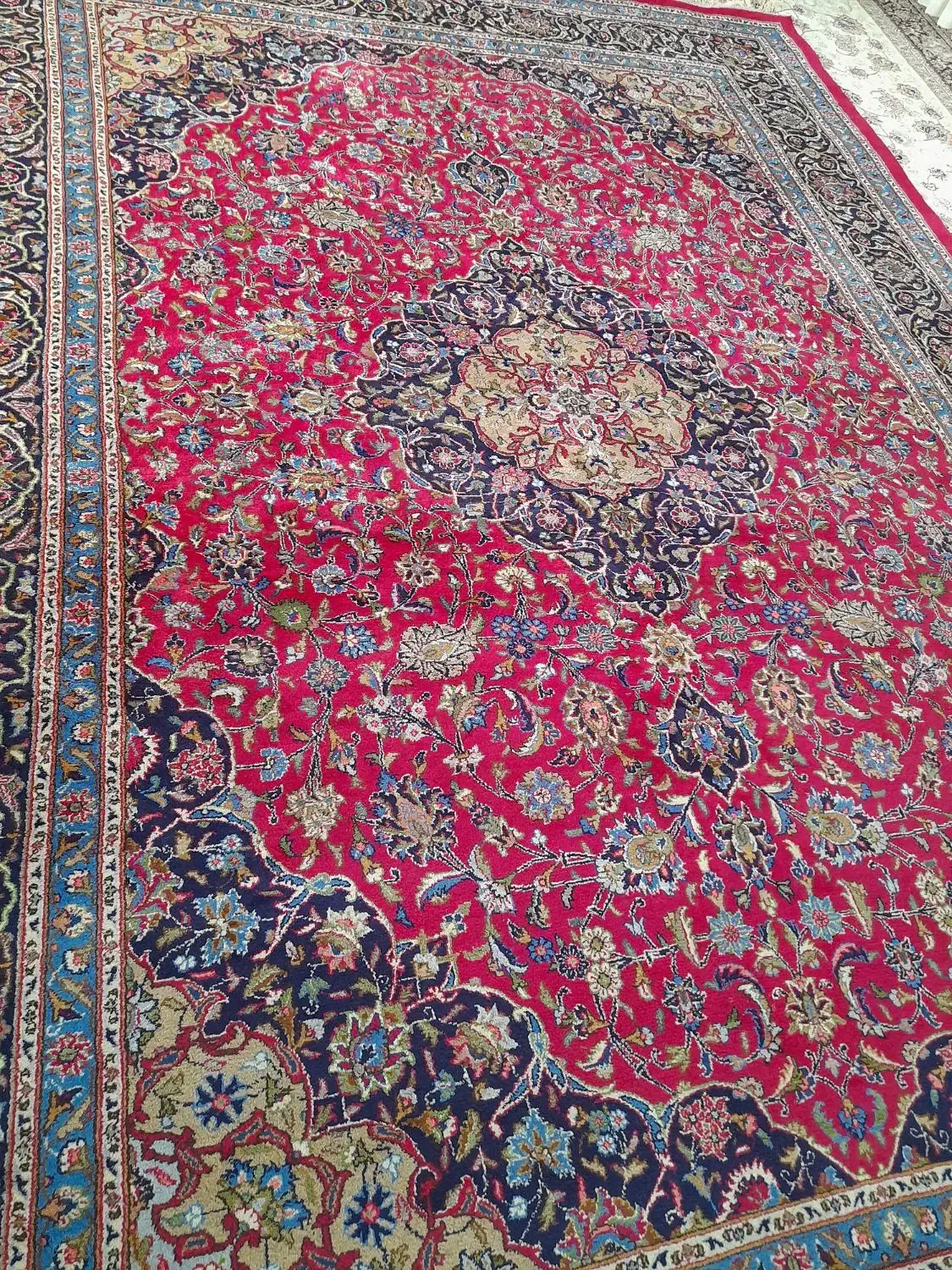 چندین مدل فرش، دستباف و ماشینی به علت تغییر سبک|فرش|مشهد, وکیل‌آباد|دیوار