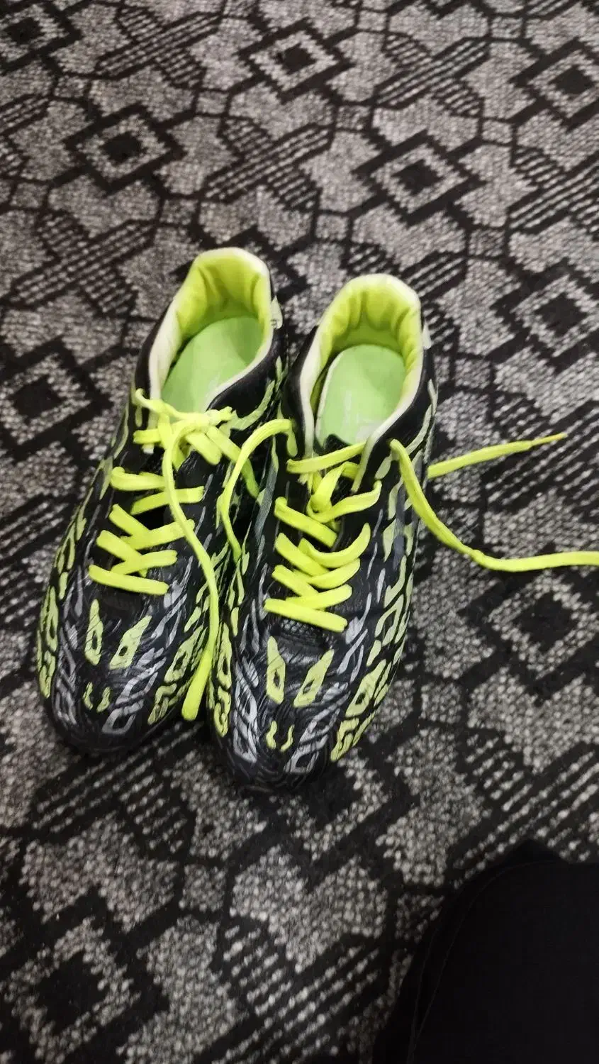 کتونی فوتبال چمن|تجهیزات ورزشی|رودسر, |دیوار