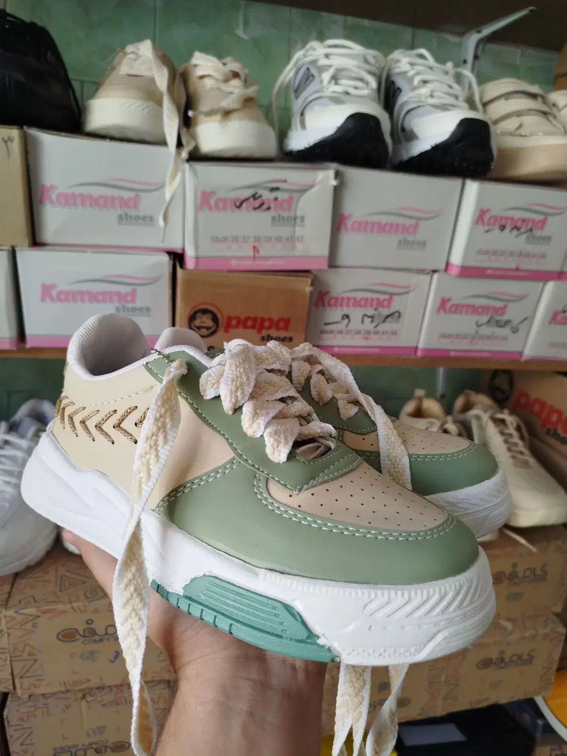 کفش دخترونه و پسرونه ایوان جانبازان|کیف، کفش، کمربند|ایوان, |دیوار