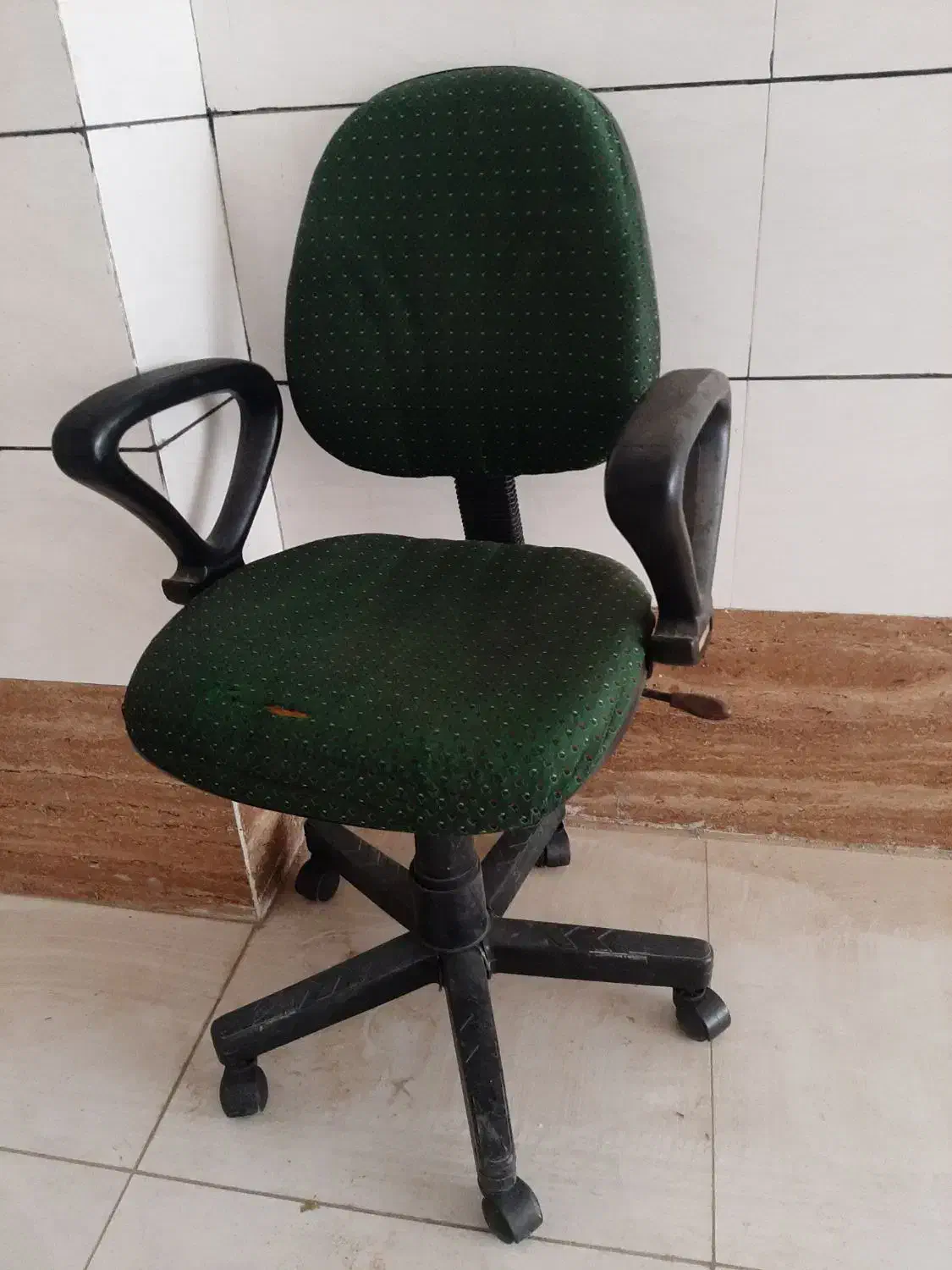 صندلی چرخان|صندلی و نیمکت|کرمانشاه, |دیوار