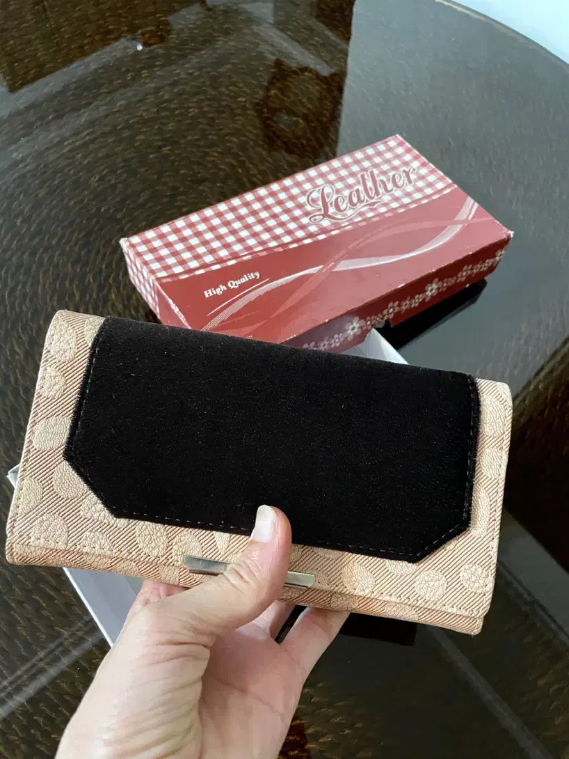 کیف پول|کیف، کفش، کمربند|رشت, دروازه لاکان|دیوار