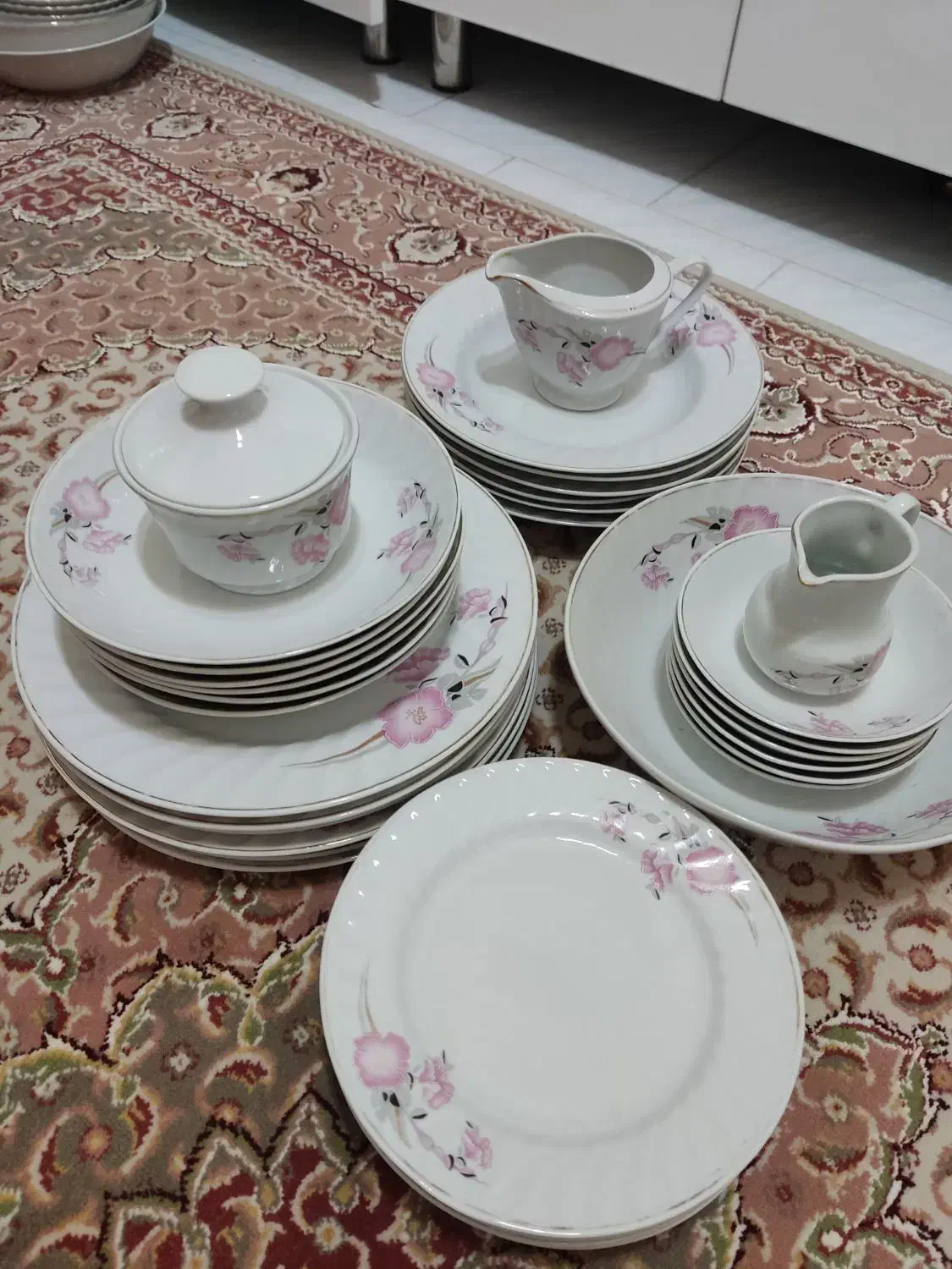 سرویس چینی|ظروف سرو و پذیرایی|محلات, |دیوار