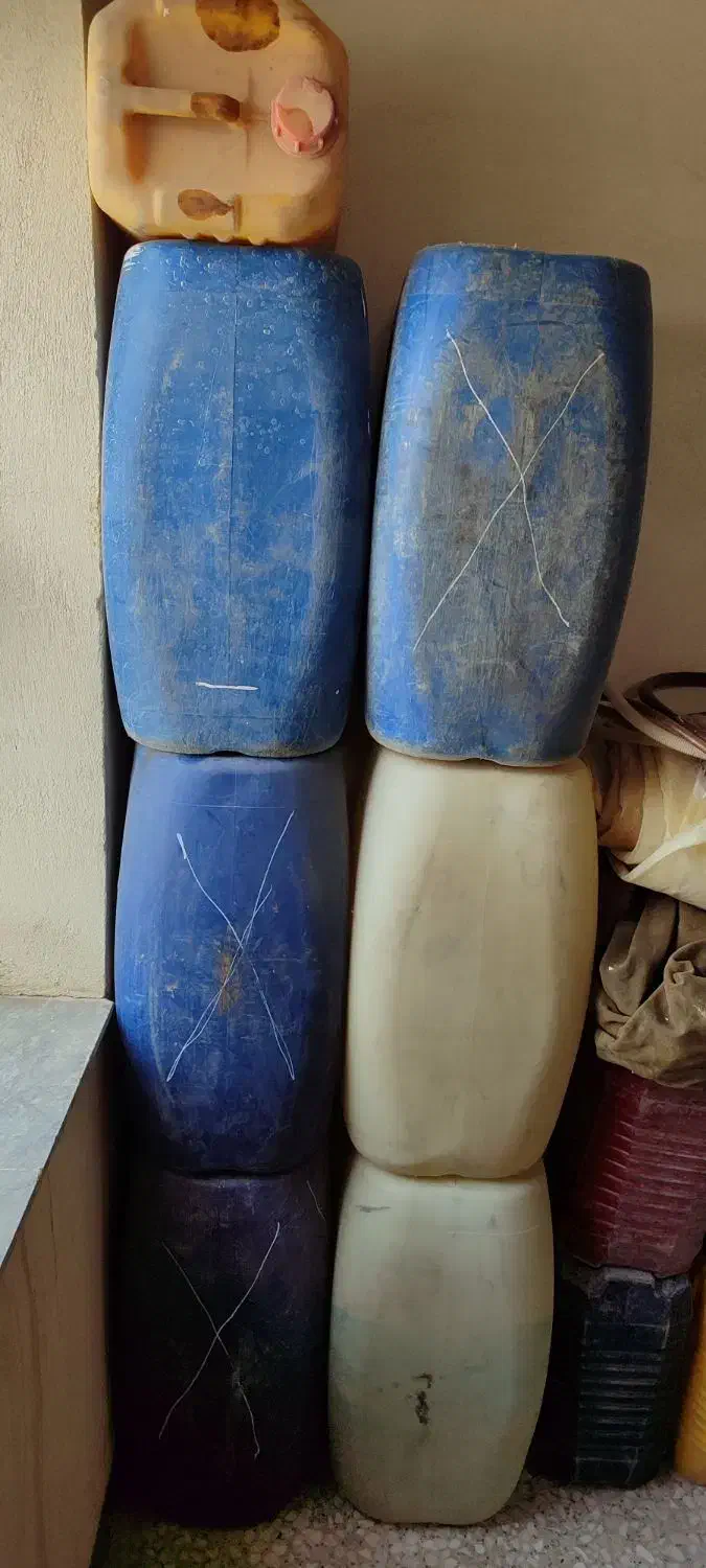 گالن 70لیتری و 35لیتری در حد نو|ظروف نگهدارنده، پلاستیکی، یکبارمصرف|کرباسک, |دیوار