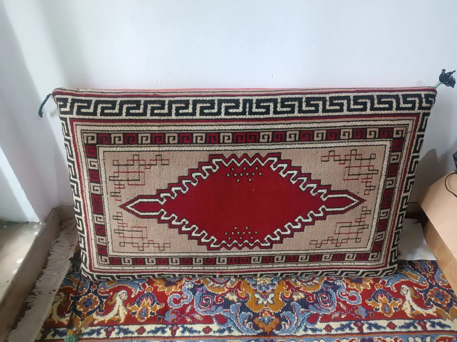 پشتی|پشتی|شیراز, مبعث|دیوار