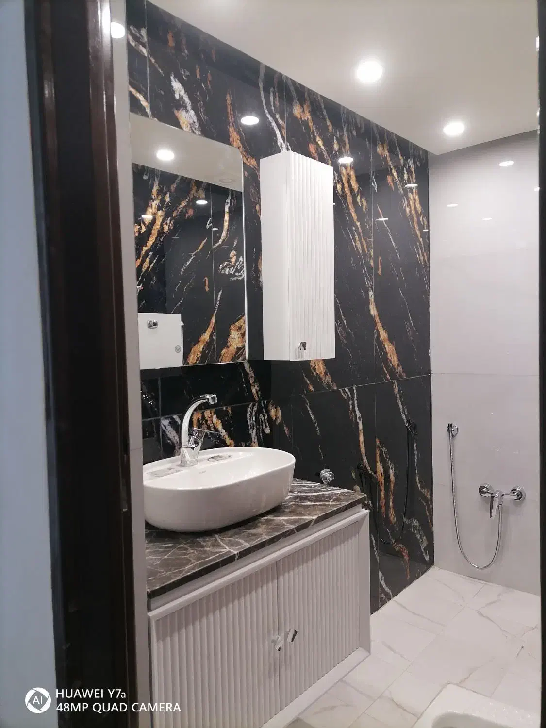 کاشی دوغابی وچسپی اجراع میشود|خدمات پیشه و مهارت|یزد, |دیوار