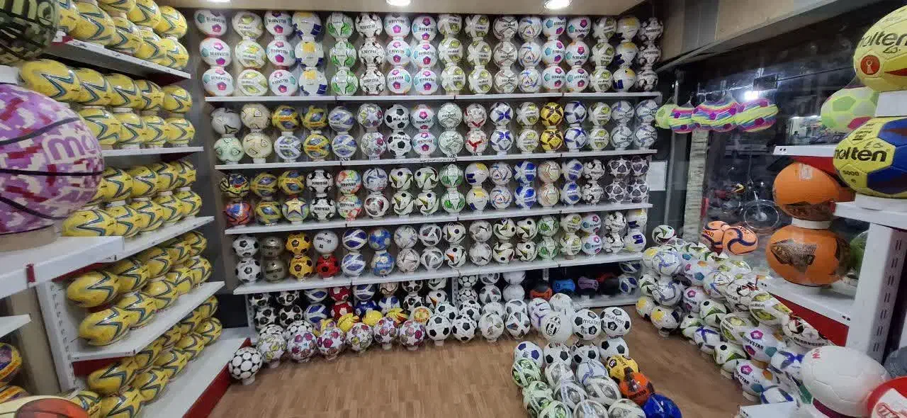 توپ فوتبال فوتسال سالنی والیبال بسکتبال هندبال|ورزش‌های توپی|ایلام, |دیوار