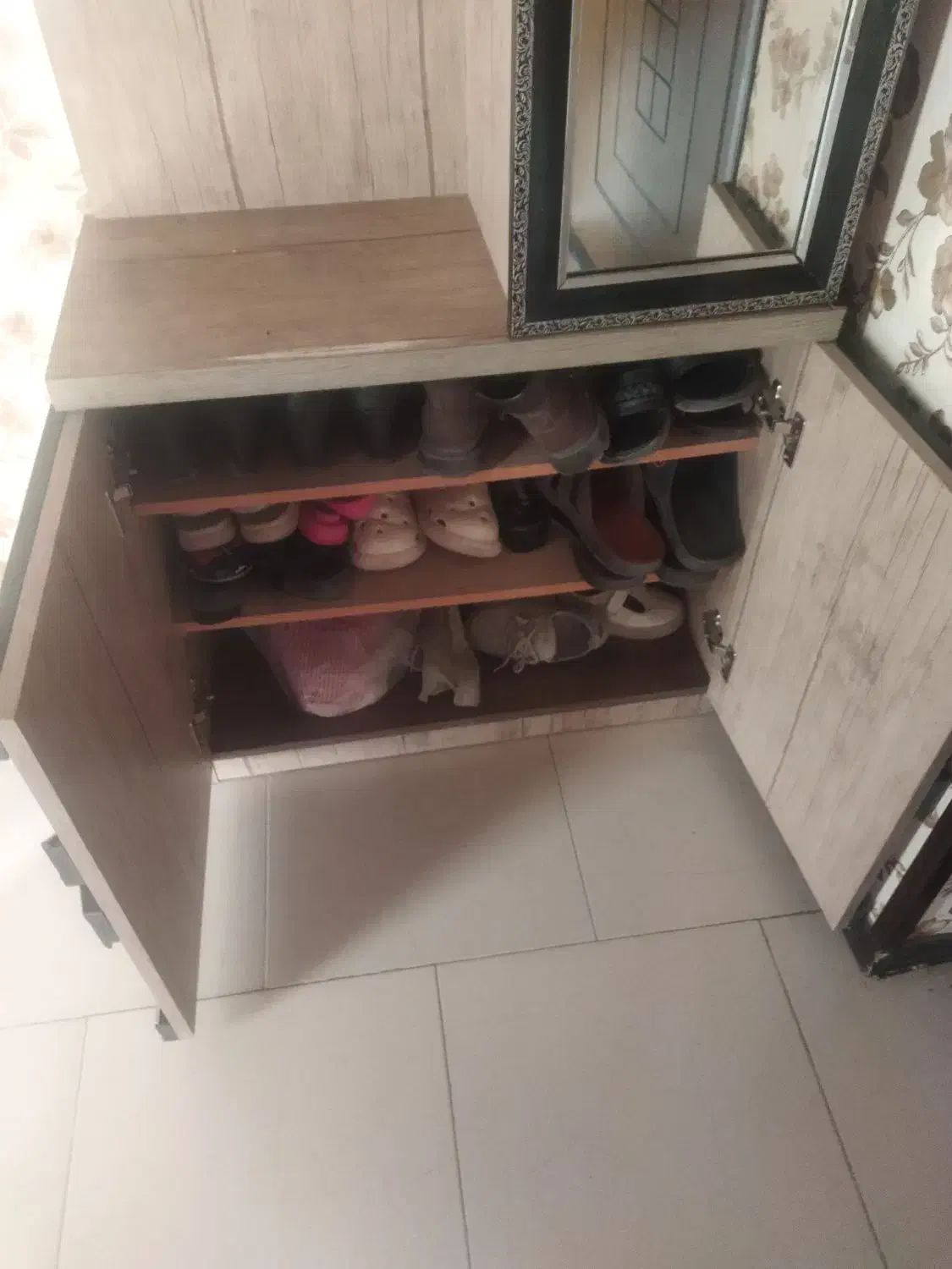 جاکفشی|جاکفشی، کمد، دراور|یزد, |دیوار