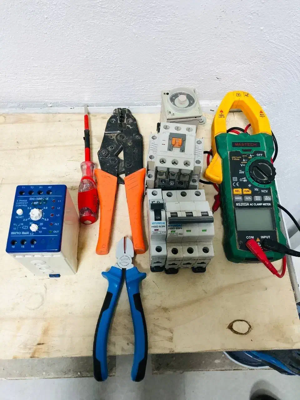 برقکارساختمانی وصنعتی|خدمات پیشه و مهارت|دورود, |دیوار