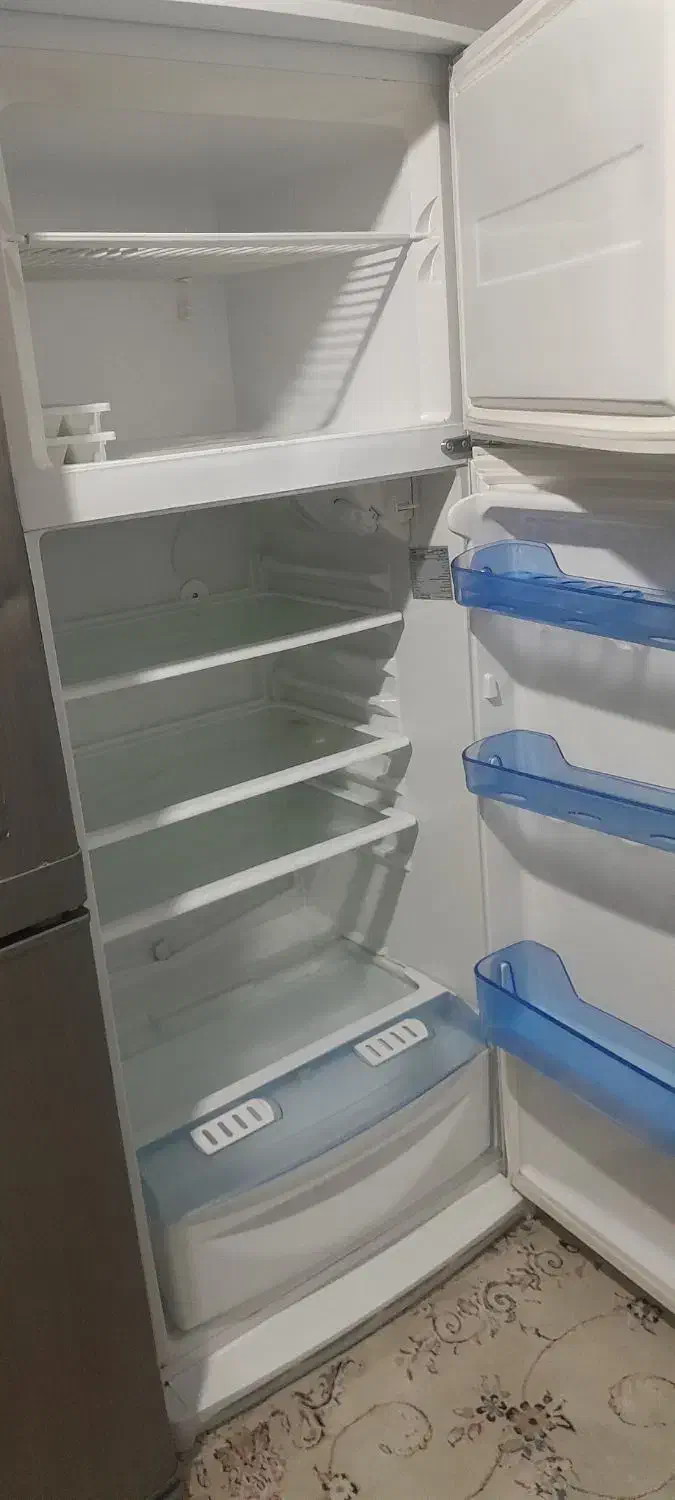 یخچال و فریزر فیلور کم کارکرد، تمیز و سالم|یخچال و فریزر|گرمی, |دیوار