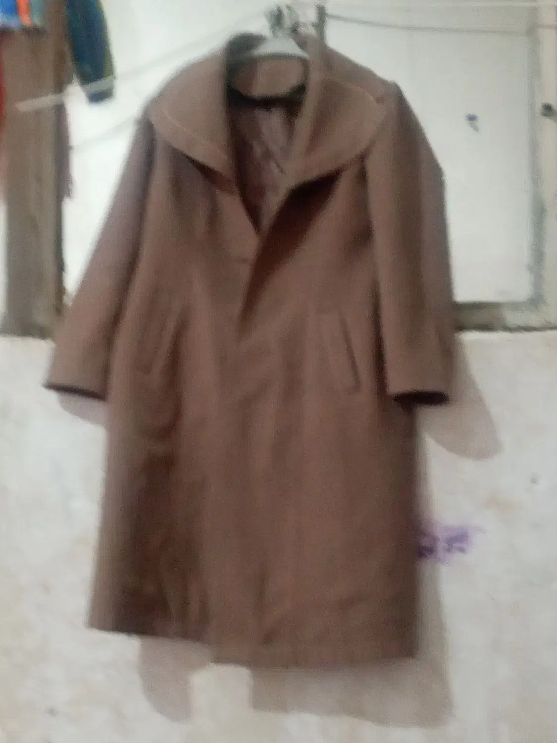 پالتو|لباس|کلاله, |دیوار