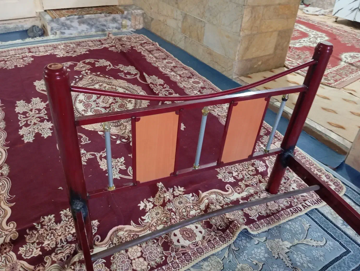 تخت اهنی|تخت و سرویس خواب|طرقبه, |دیوار