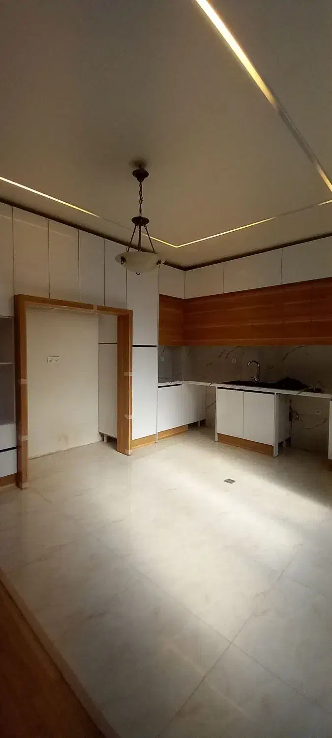 ۲۵۰متر۳خوابه مستردار۲پارکینگ۲بالکن نوسازی شده