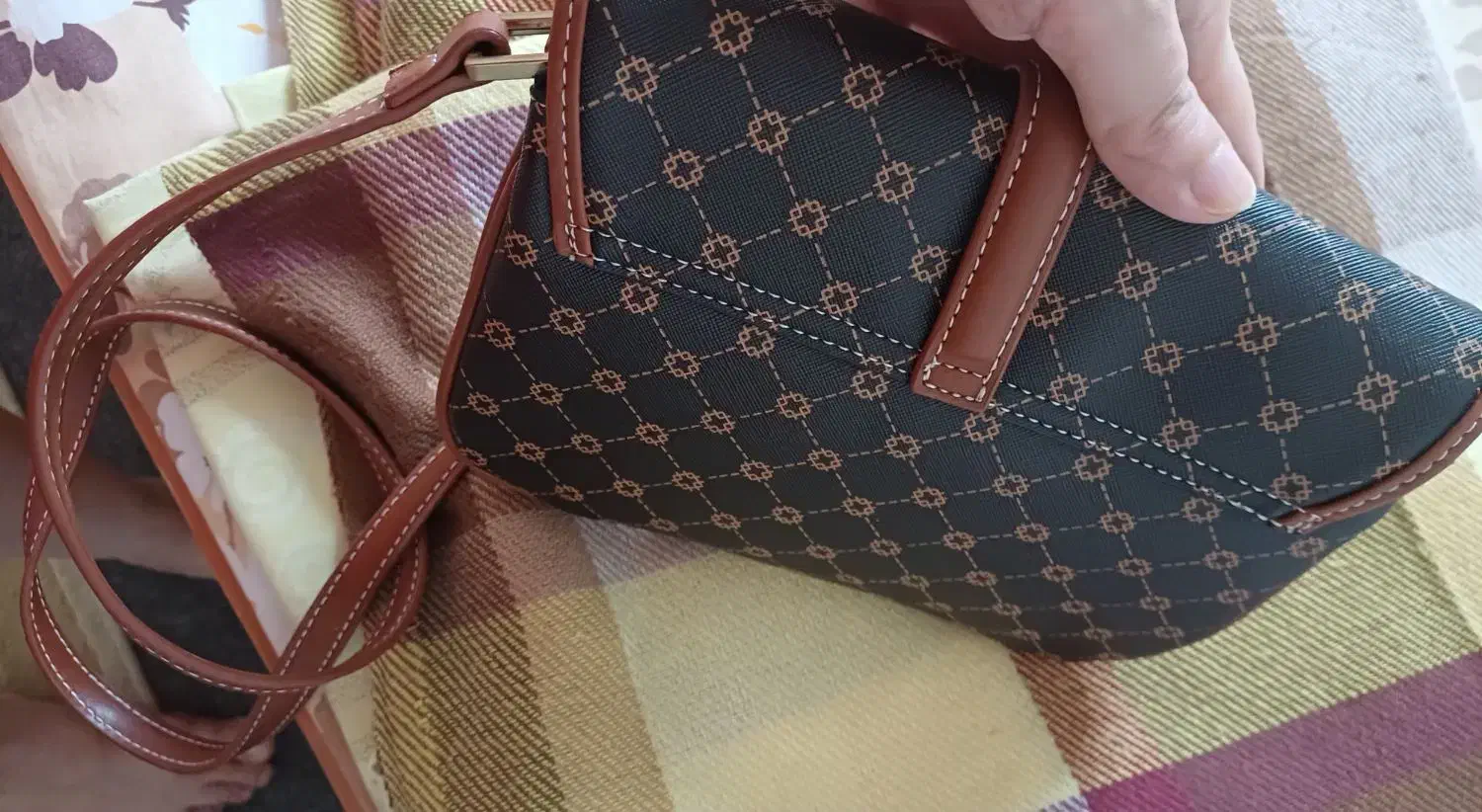 کیف برند sussan استرالیا هستش|کیف، کفش، کمربند|ساری, |دیوار