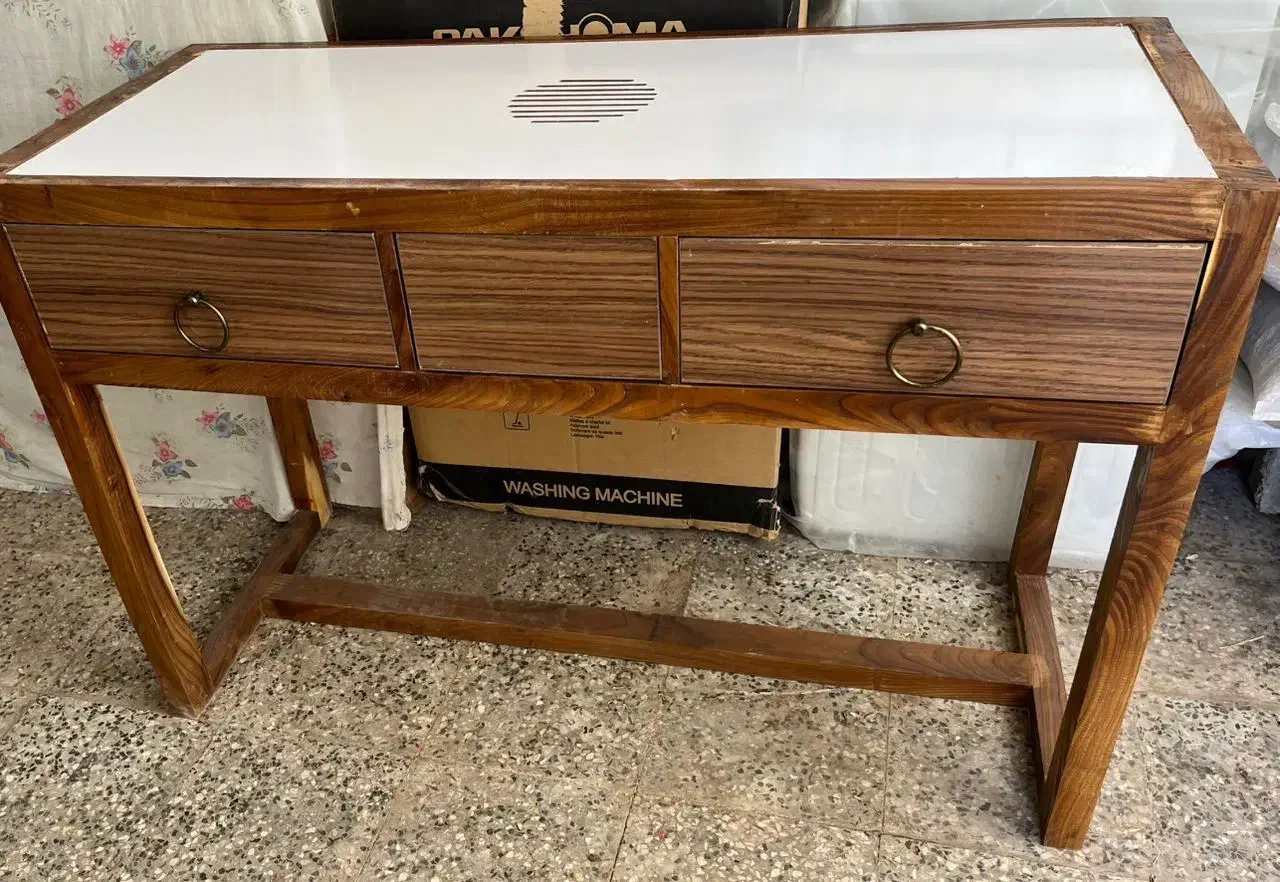 فروش دو عدد میز|میز تحریر و کامپیوتر|اقلید, |دیوار