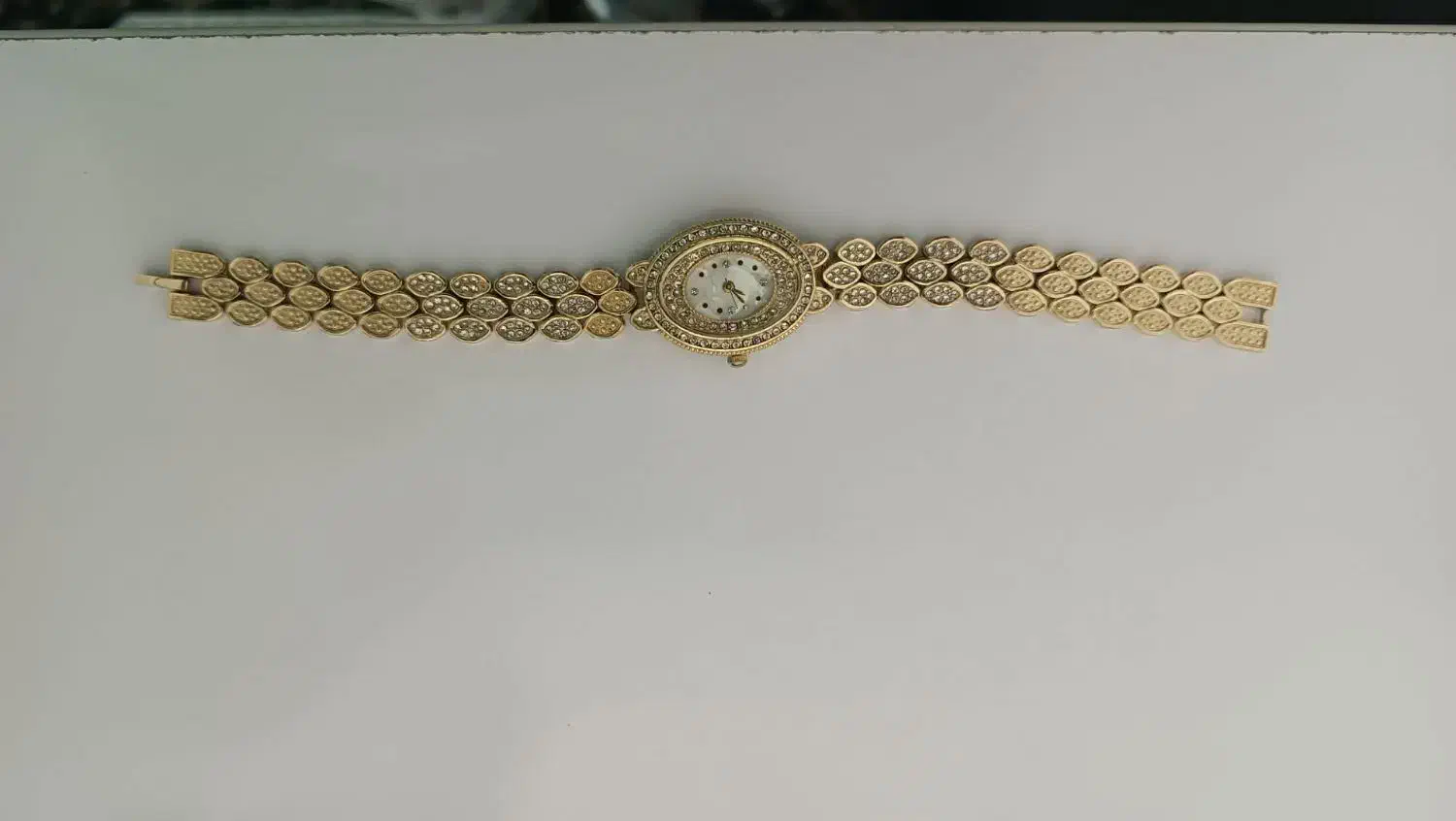 ساعت مچی زنانه نگین دار|ساعت|اسلامآباد غرب, |دیوار