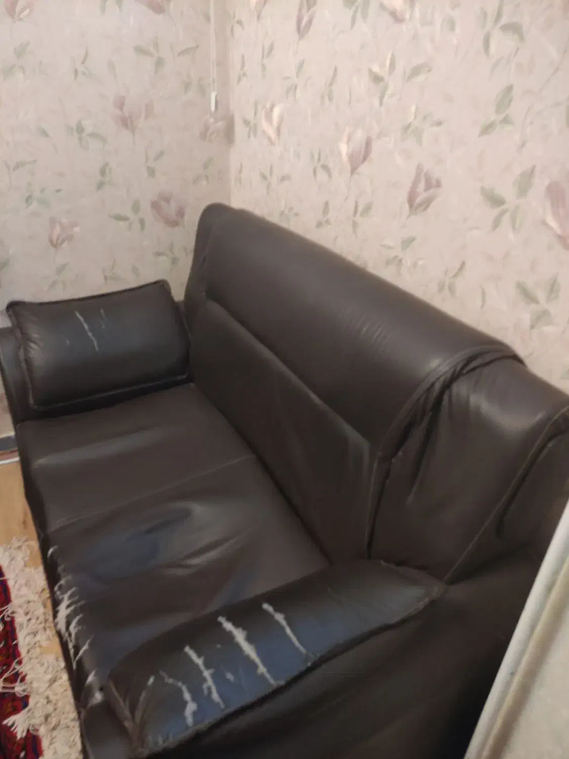 مبل راحتی با روکش چرم ( فروش اقساطی )|مبلمان خانگی و میز عسلی|اهر, |دیوار