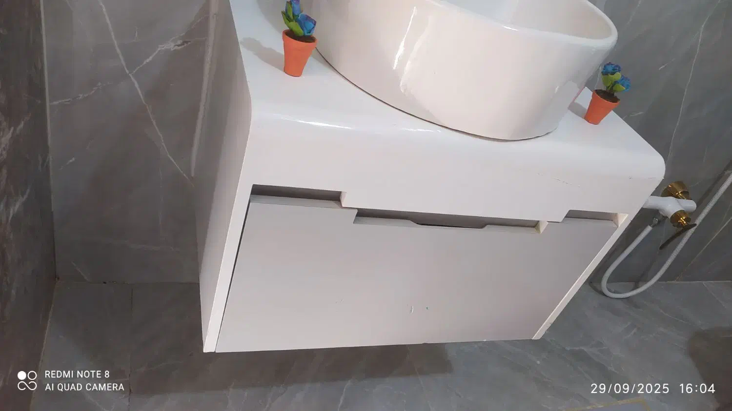 کمد و کاسه روشویی و شیر روشویی|لوازم سرویس بهداشتی|سنندج, |دیوار