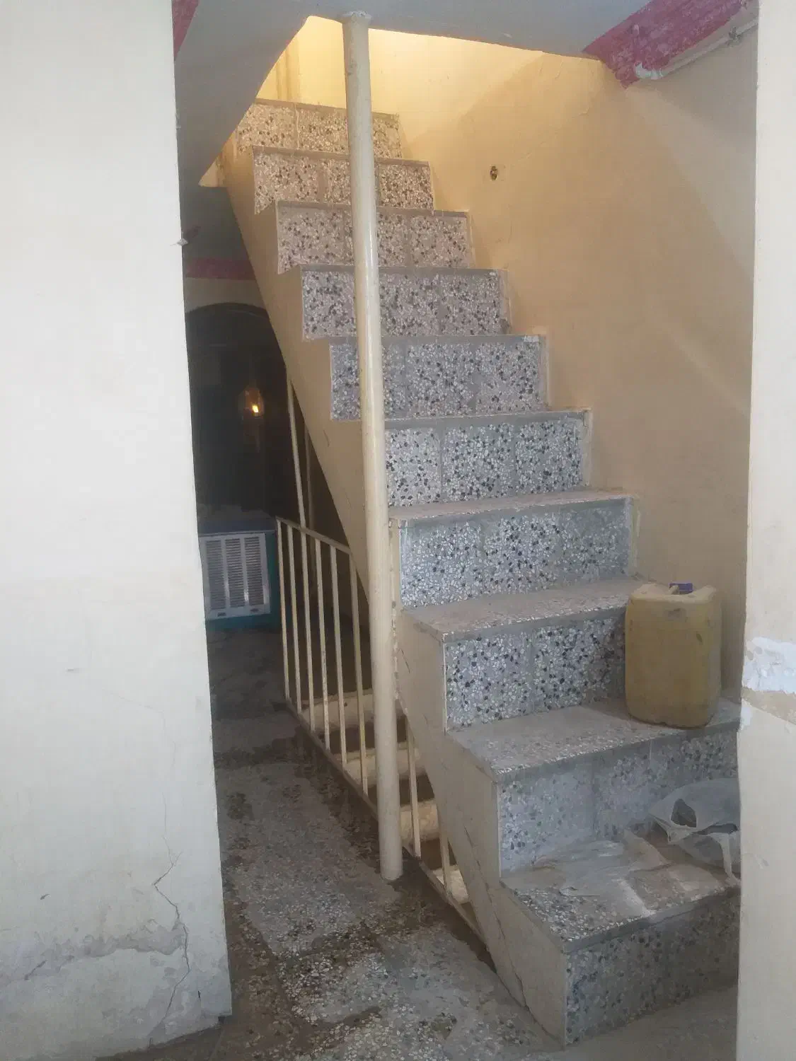 یه خونه در طبقه دو|اجارهٔ خانه و ویلا|زهک, |دیوار