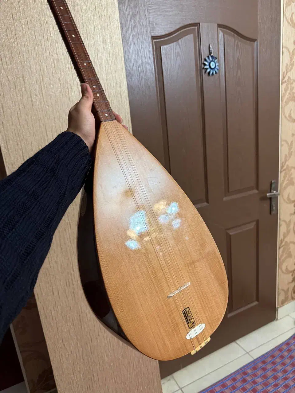 باغلاما دسته بلند اوکتای ییلماز اصل|سازهای سنتی|تبریز, |دیوار