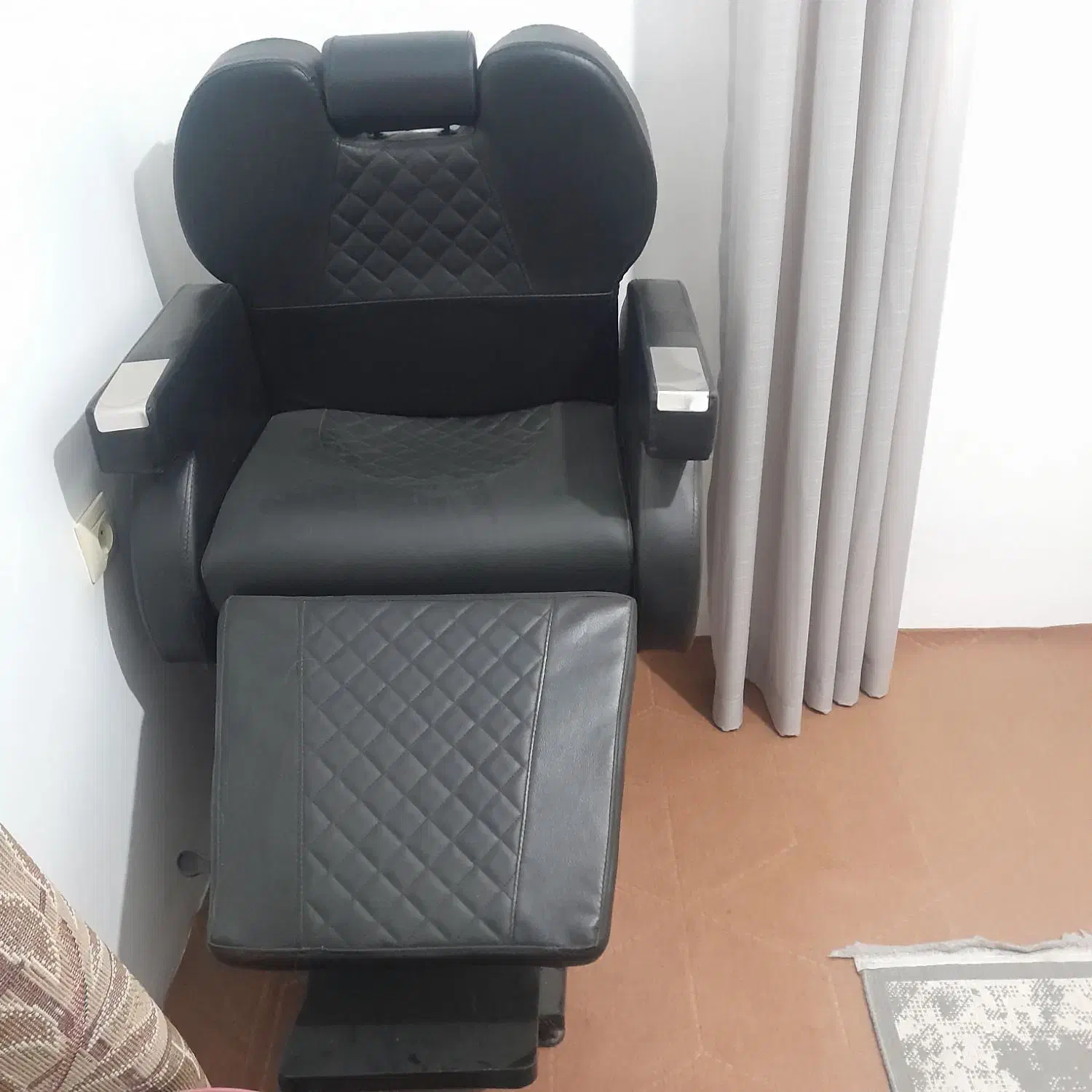 صندلی جک دار برای اصلاح سر مردانه|آرایشگاه و سالنهای زیبایی|ازنا, |دیوار