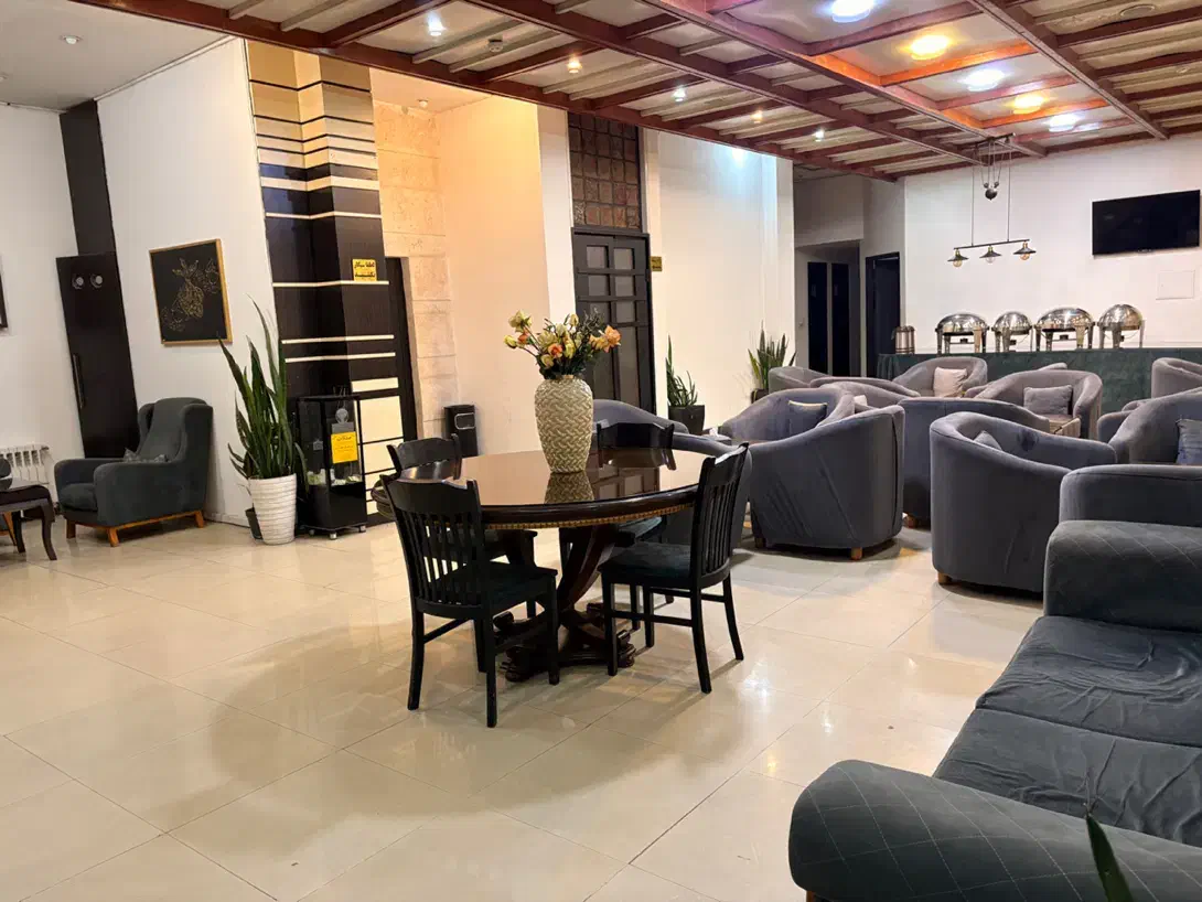 مجموعه اقامتی هتل و آپارتمان|اجارهٔ کوتاهمدت آپارتمان و سوئیت|شیراز, چنچنه|دیوار