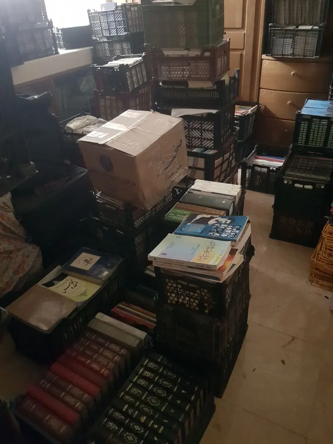 تعداد زیادی کتاب فارسی وعربی|کتاب و مجله مذهبی|اصفهان, خواجو|دیوار