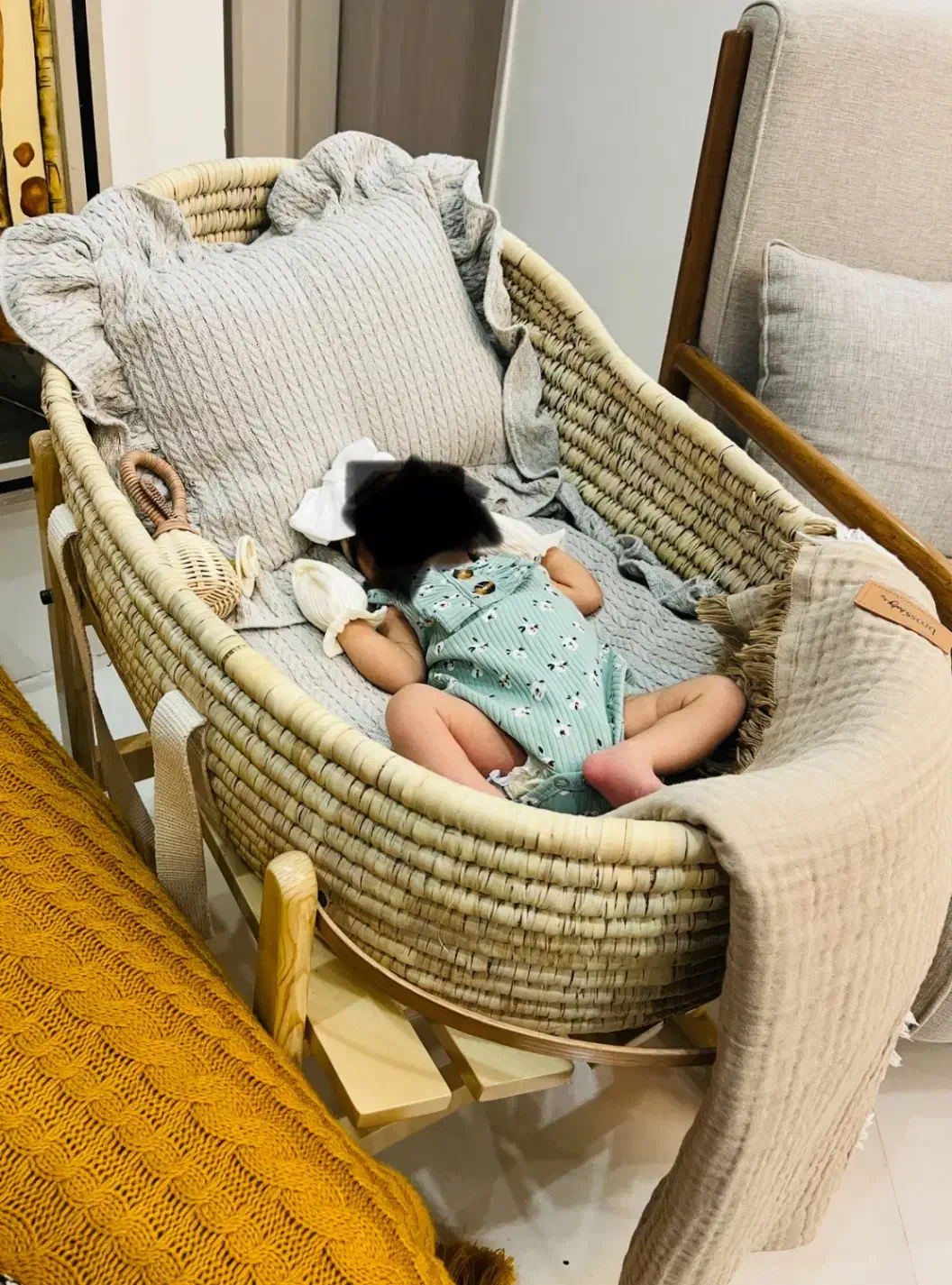 گهواره چوبی به همراه باکس حصیری|اسباب و اثاث بچه|مشهد, فرهنگ|دیوار