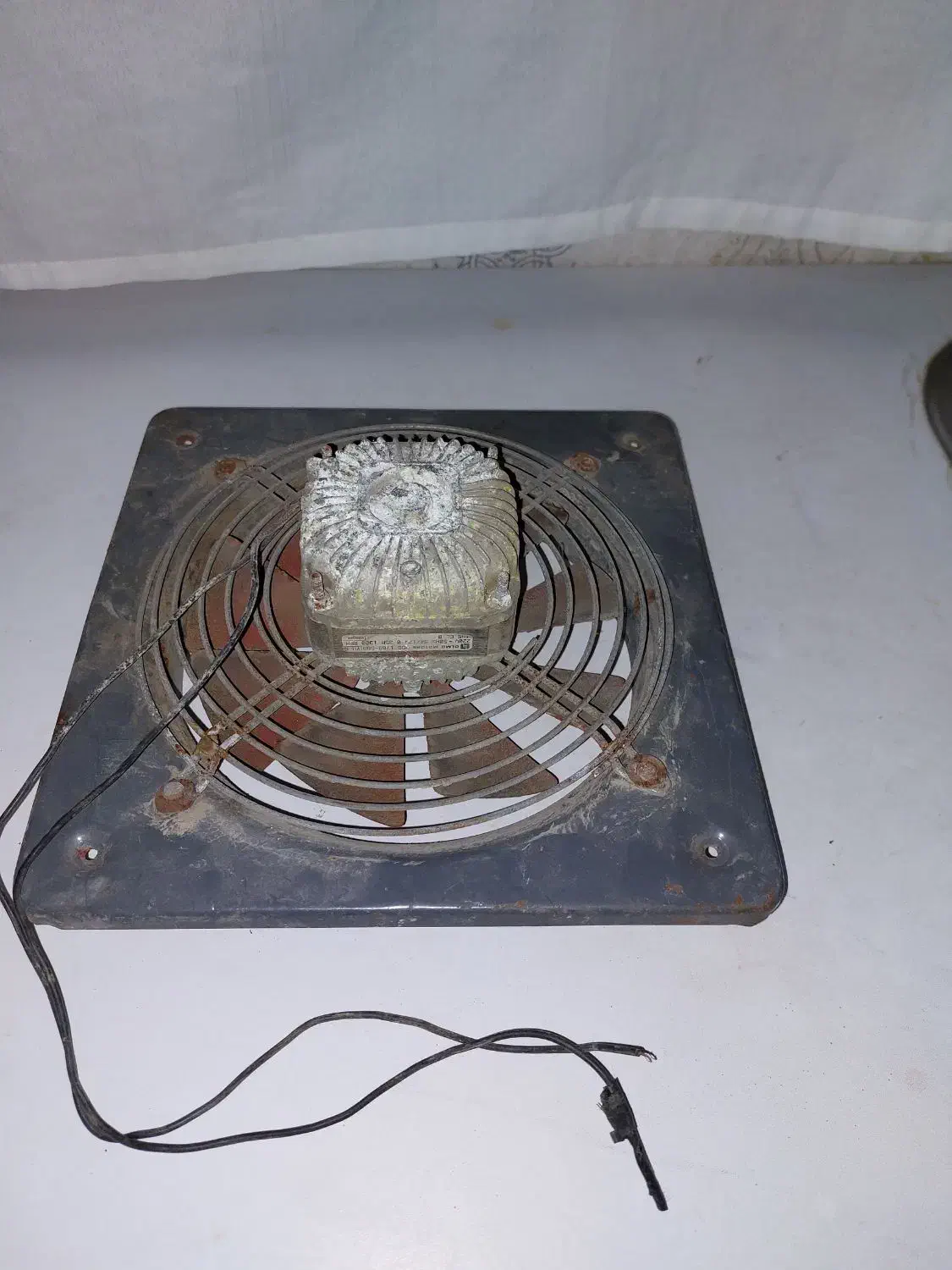 فن هواکش|پنکه و تصفیه‌کنندهٔ هوا|گرمه, |دیوار