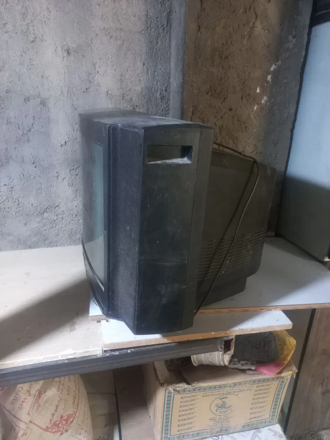 تلویزیون سونی ۲۱ قدیمی صدرا|تلویزیون و پروژکتور|صدرا-فارس, فاز ۱|دیوار