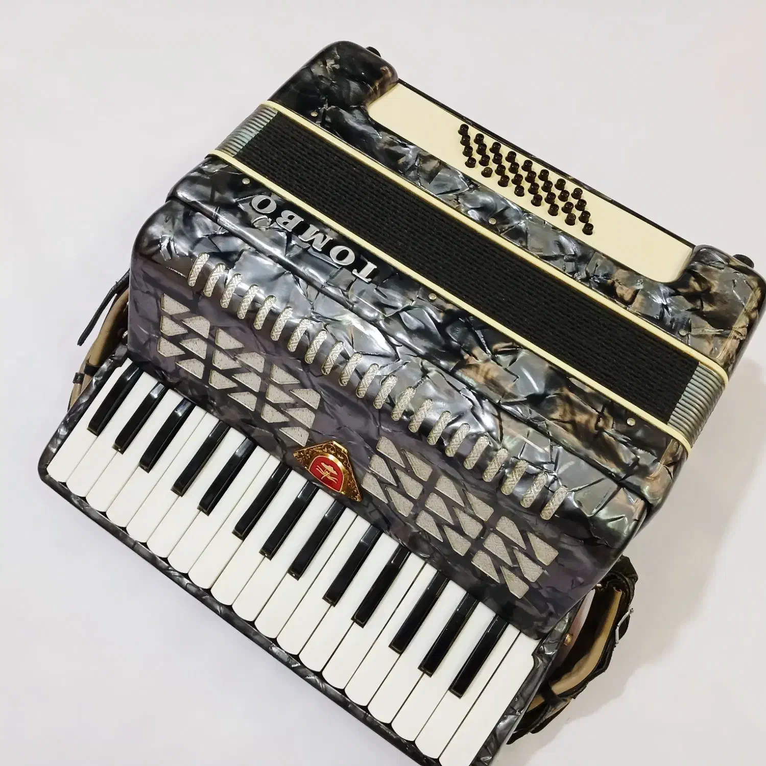 آکاردئون TOMBO مدل TN32N|پیانو، کیبورد، آکاردئون|بندرعباس, |دیوار