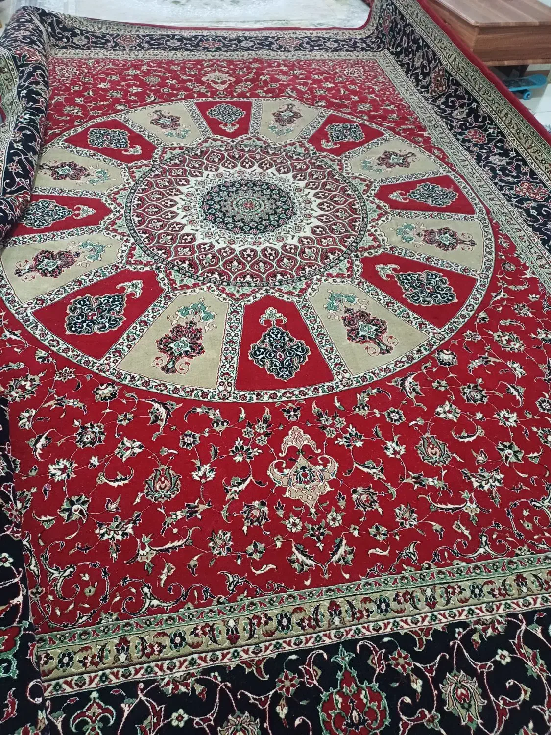 قالی قرمز|فرش|فولادشهر, مسکن مهر فولادشهر|دیوار