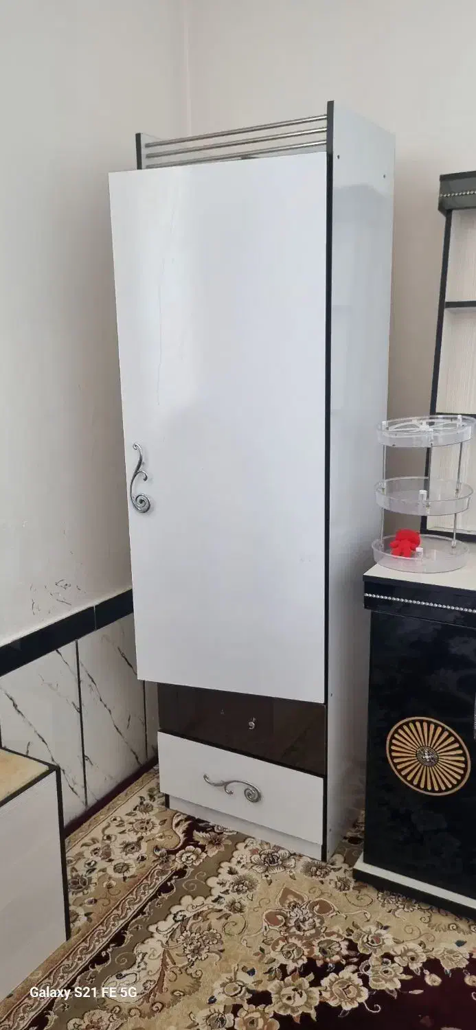 یه بوفه با دو عدد کمد جنس هایکلاس|بوفه، ویترین، کنسول|جهرم, |دیوار