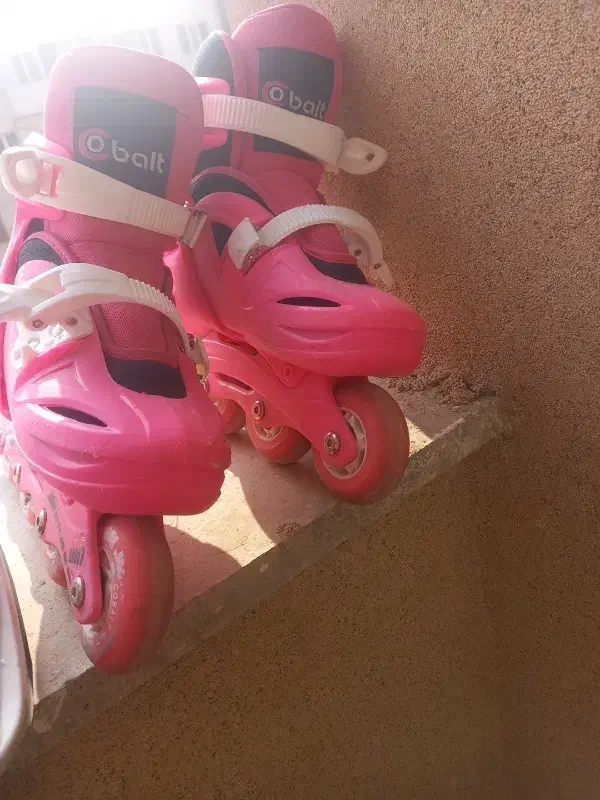 کفش اسکیت دخترانه|دوچرخه، اسکیت، اسکوتر|هشتگرد, شهرک المهدی|دیوار