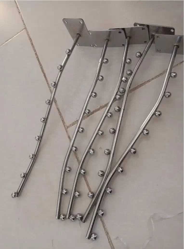 سیخک ستون رگال|بندرخت و رختآویز|صدرا-فارس, فاز ۱|دیوار