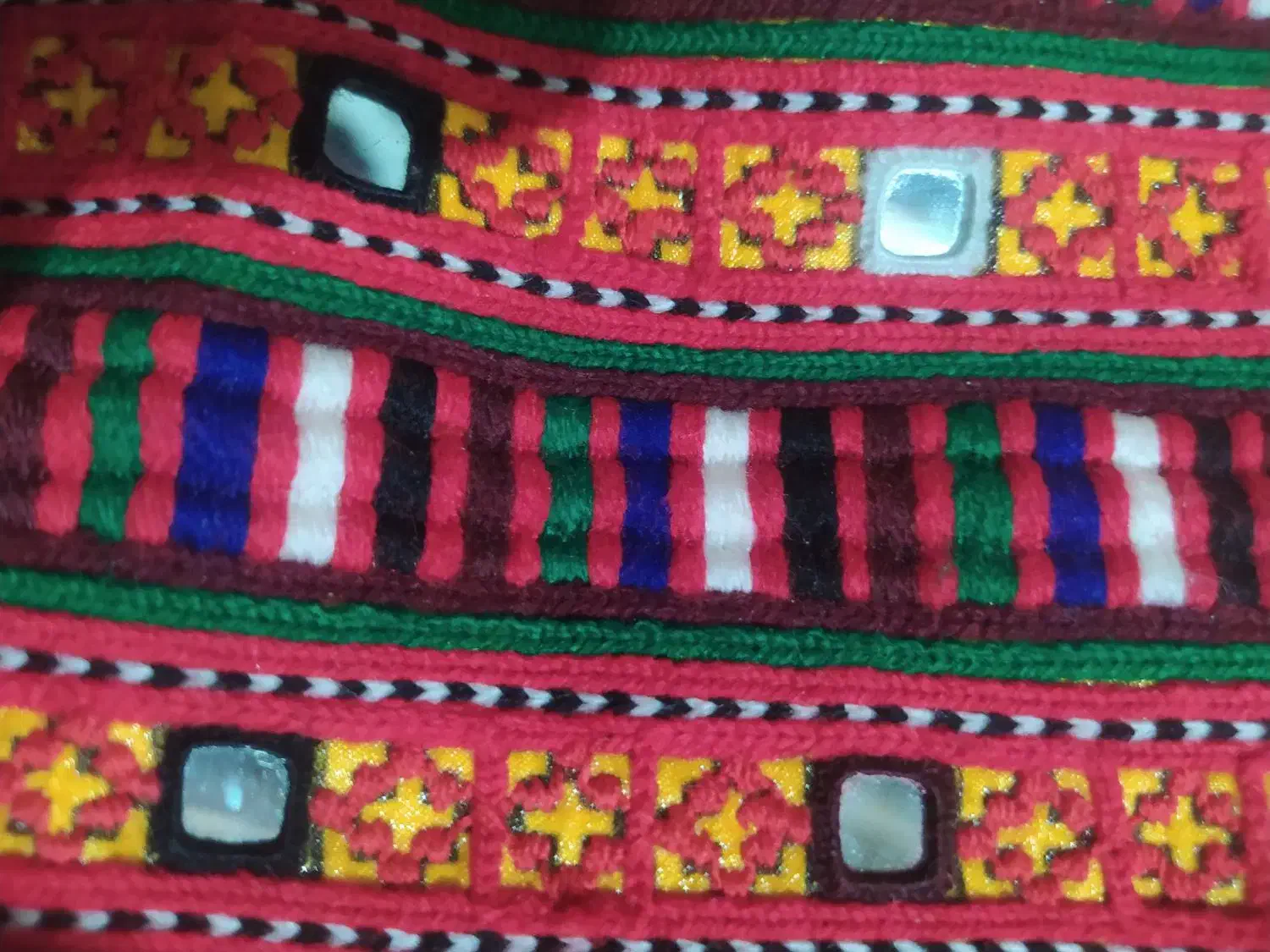 لباس دوزی بنت|لباس|بنت, |دیوار