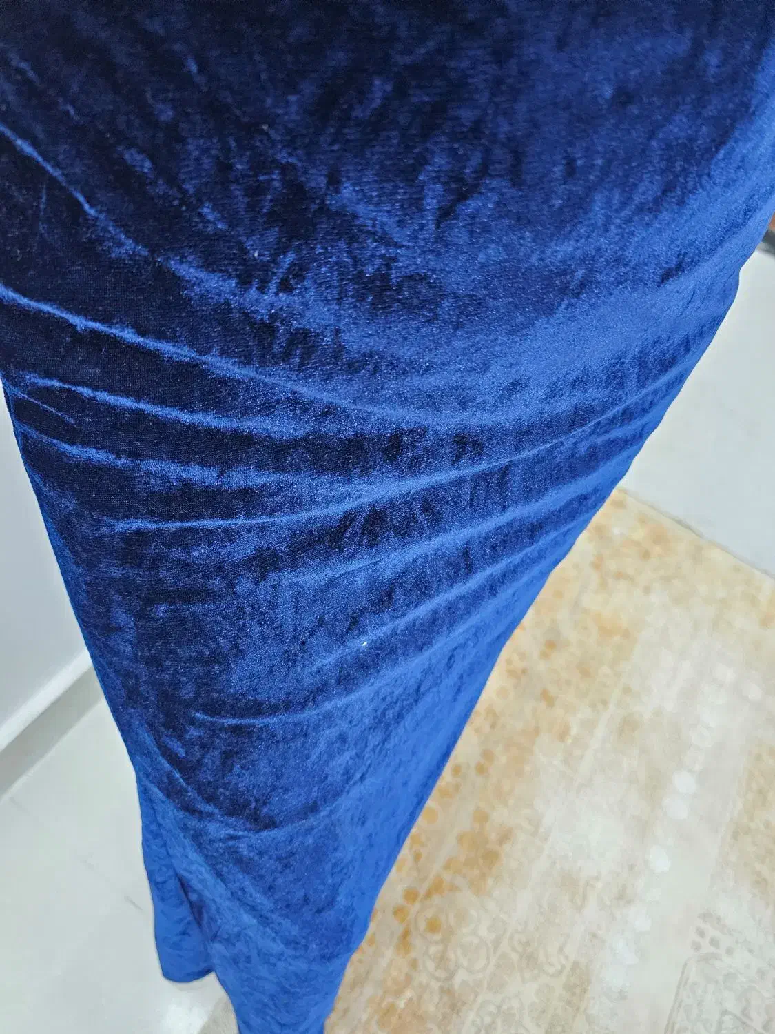 لباس مجلسی مخملی|لباس|کاشان, آیت الله سعیدی|دیوار