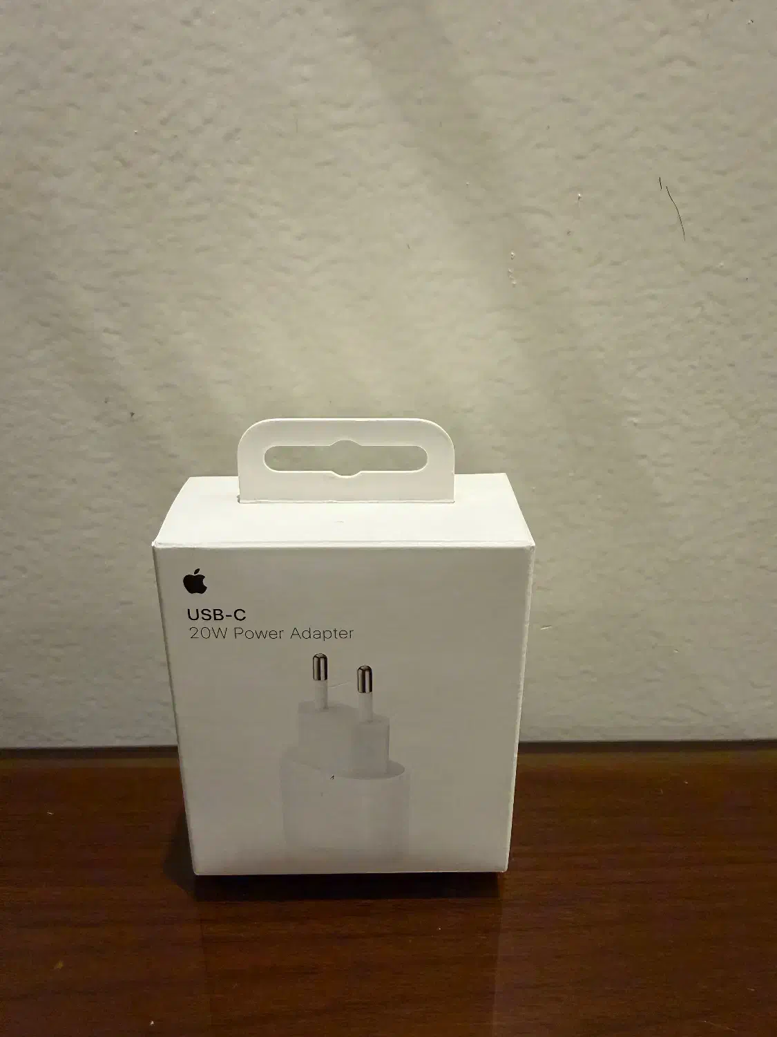 آداپتور ۲۰ وات دو پین اصلی اپل|لوازم جانبی موبایل و تبلت|تهران, آجودانیه|دیوار