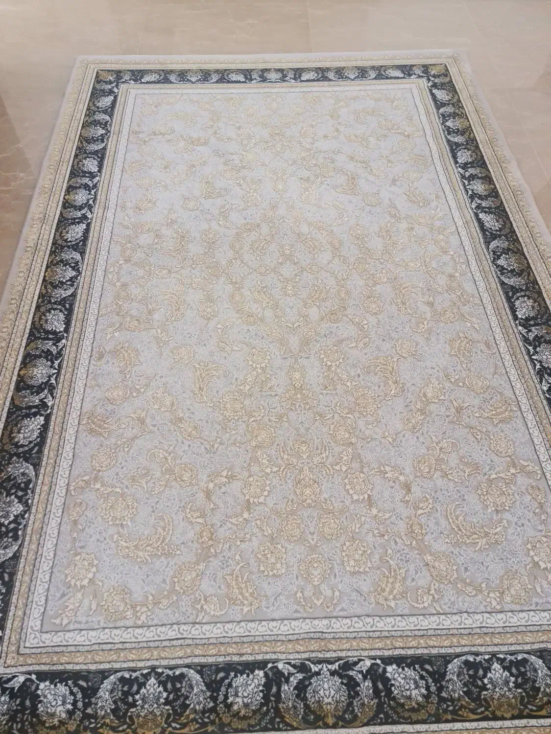 یکعدد فرش ۶متری بسیارزیبا کرم نقره ای کلاسیک|فرش|تهران, تهرانپارس غربی|دیوار