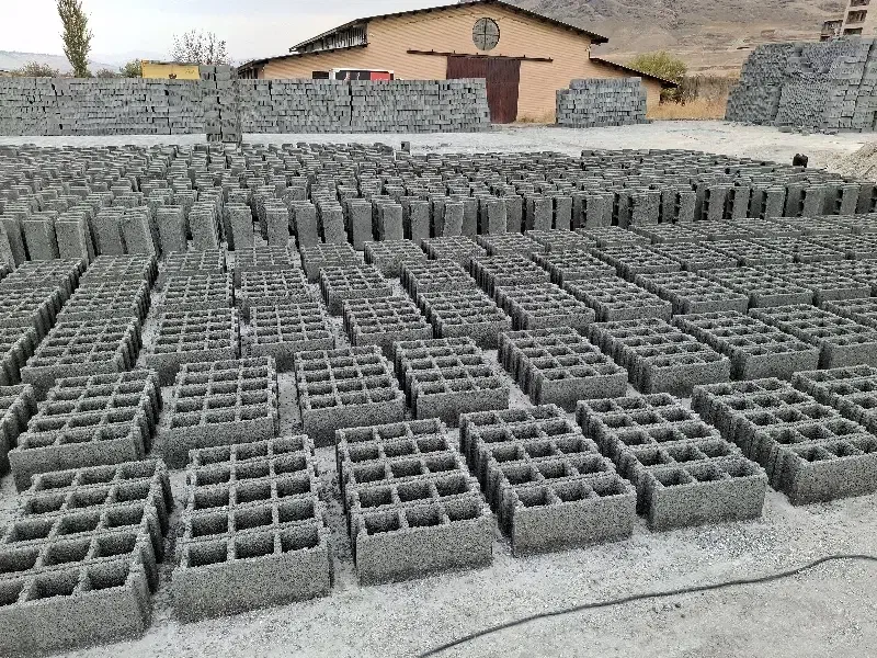 کارگر ساده برای کارگاه بلوک زنی|استخدام معماری، عمران و ساختمانی|سنندج, |دیوار