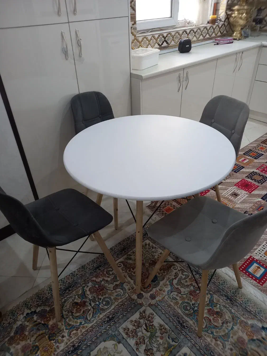 میز نهار خوری گرد  mdfصحیح و سالم|میز و صندلی غذاخوری|تهران, جوادیه|دیوار