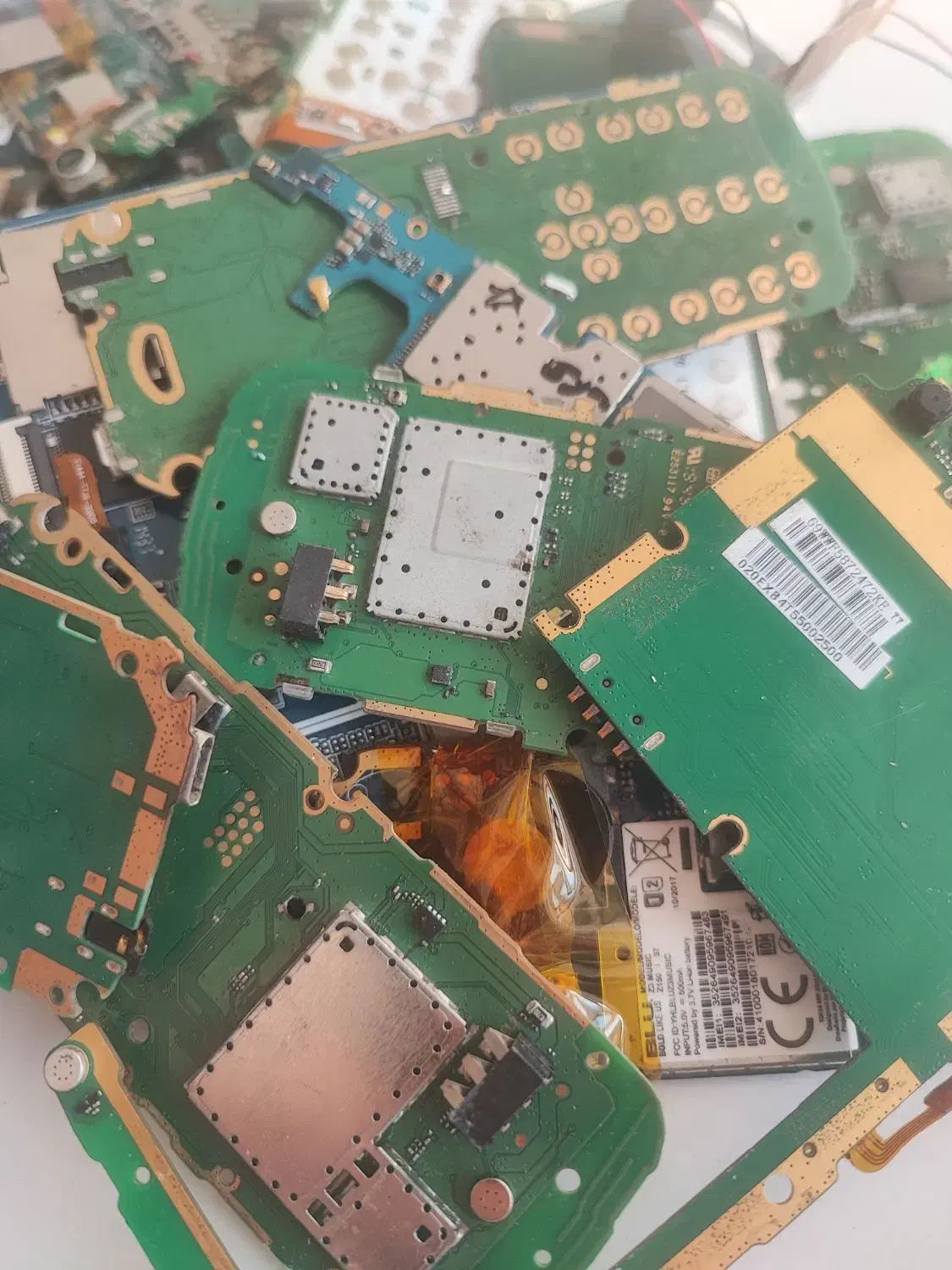 گوشی های شکسته و سوخته جدید و قدیمی لمسی و کلیدی|موبایل|گمیشان, |دیوار