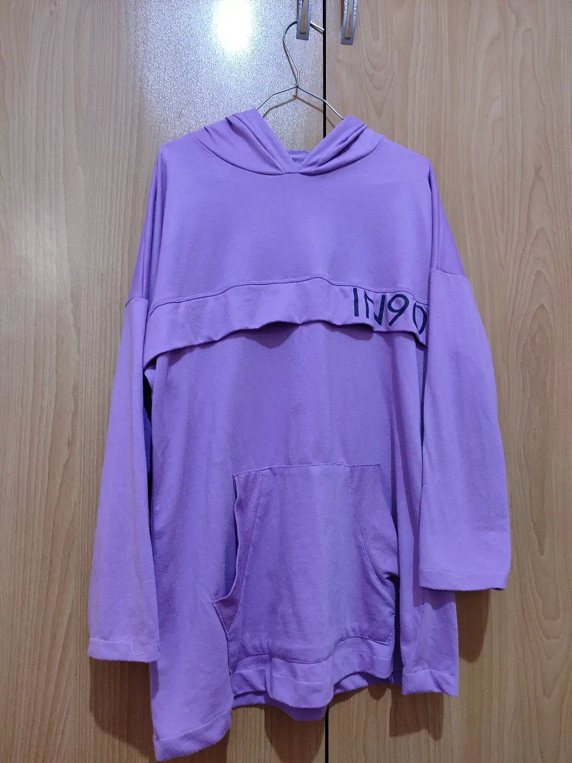 مانتو پافر و هودی|لباس|نیشابور, بزرگمهر|دیوار